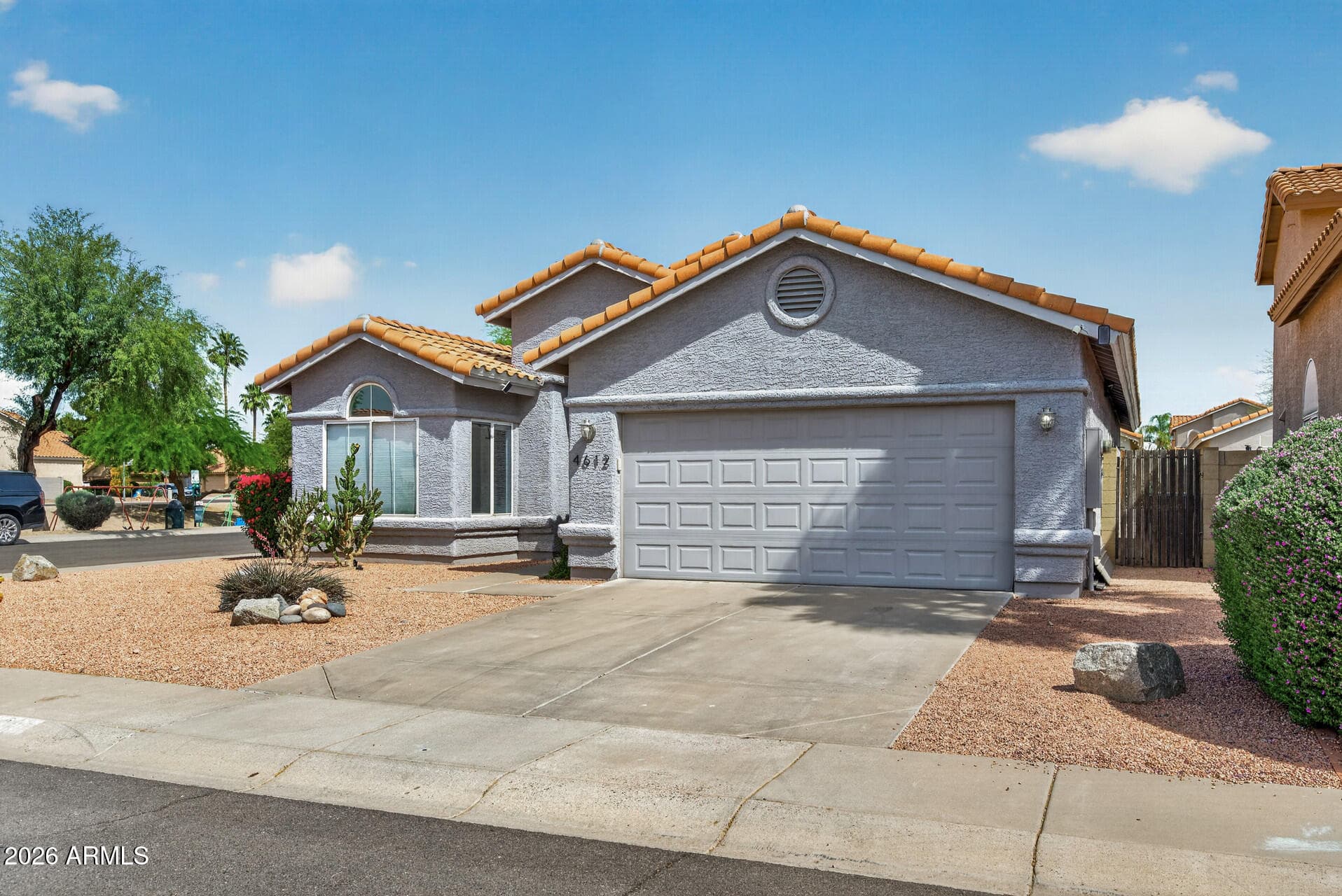4612 E Michelle Dr — photo 2