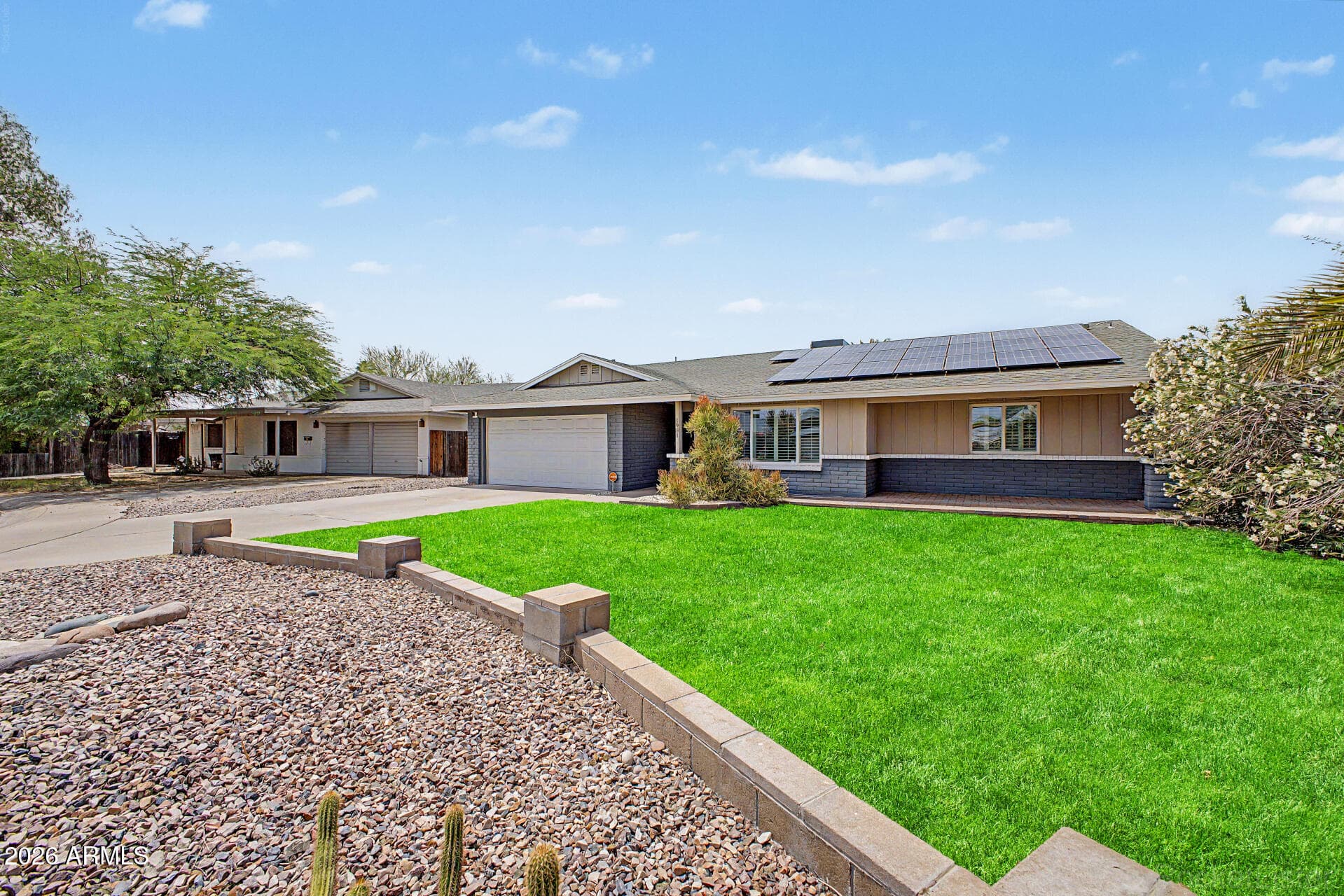 1951 E Oxford Dr — photo 1