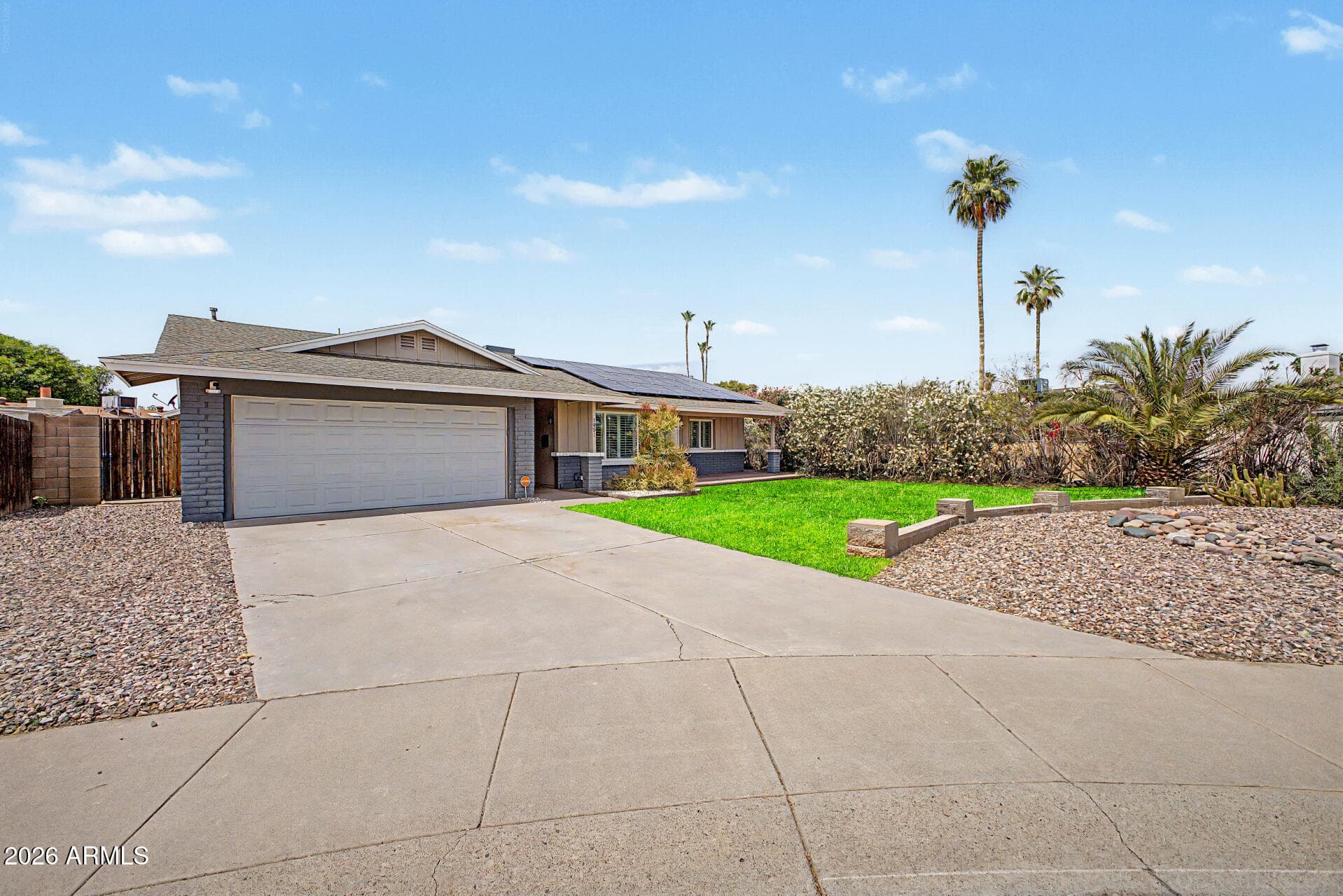 1951 E Oxford Dr — photo 2