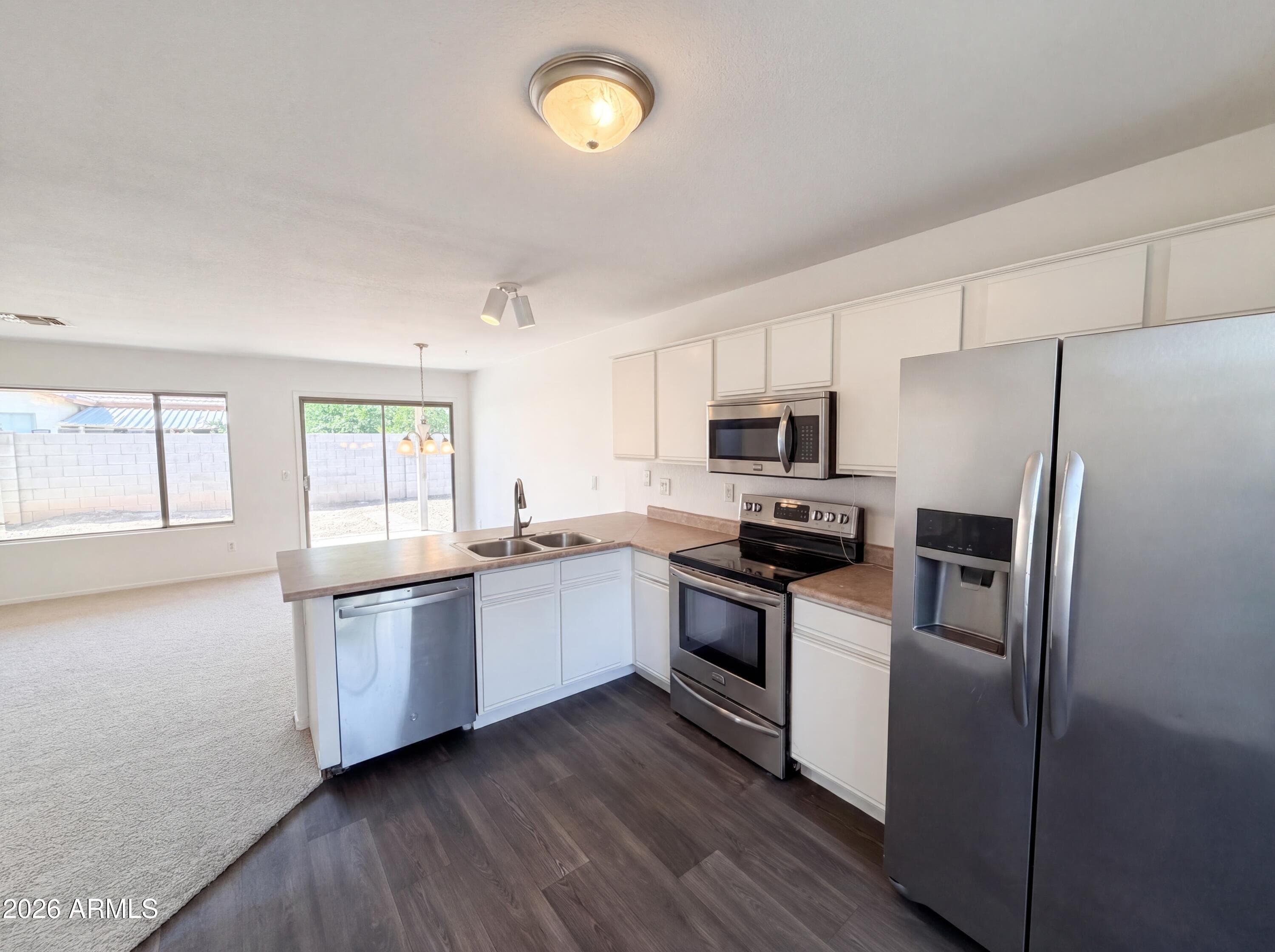 727 E Mahoney Circle — photo 2