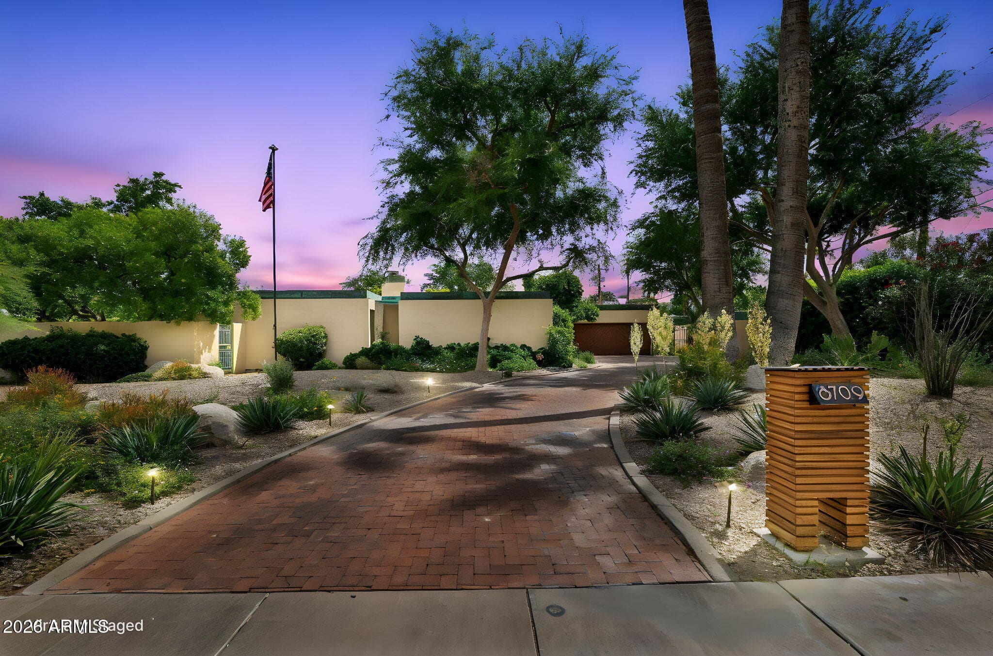 8709 N 11th Ave — photo 2