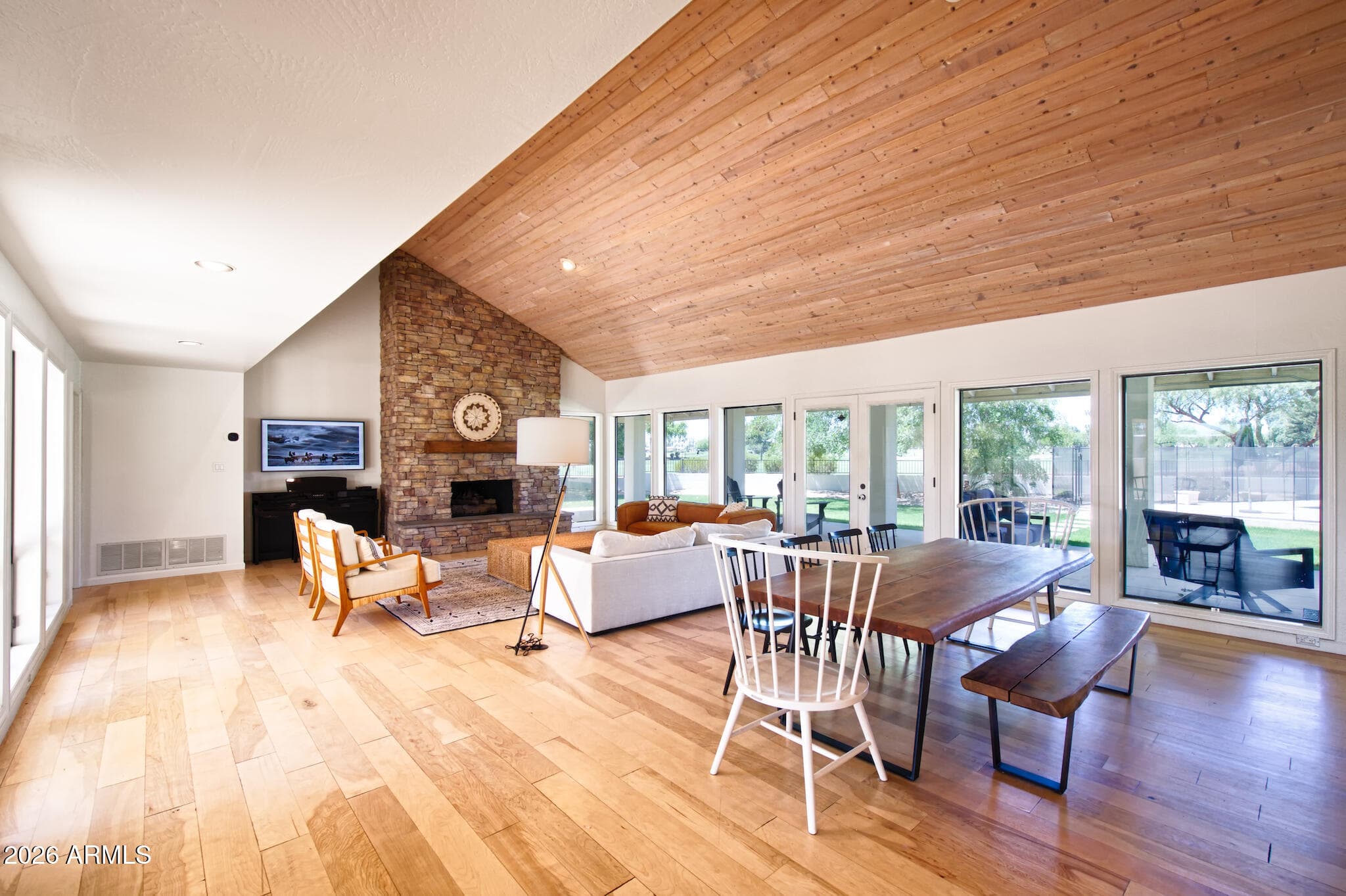 1002 E Acacia Circle — photo 2