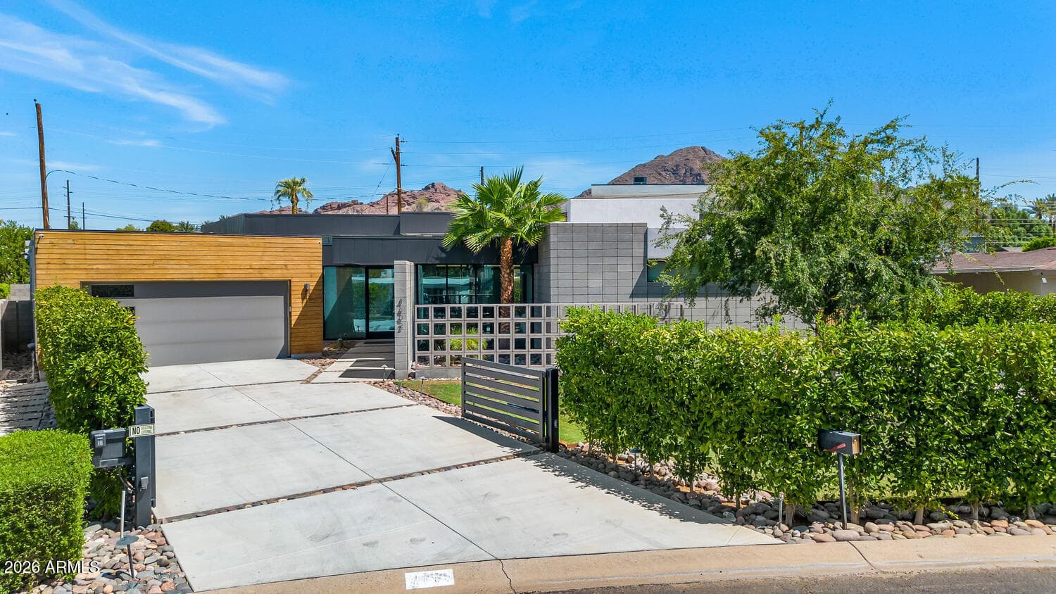 4602 E Glenrosa Ave — photo 2