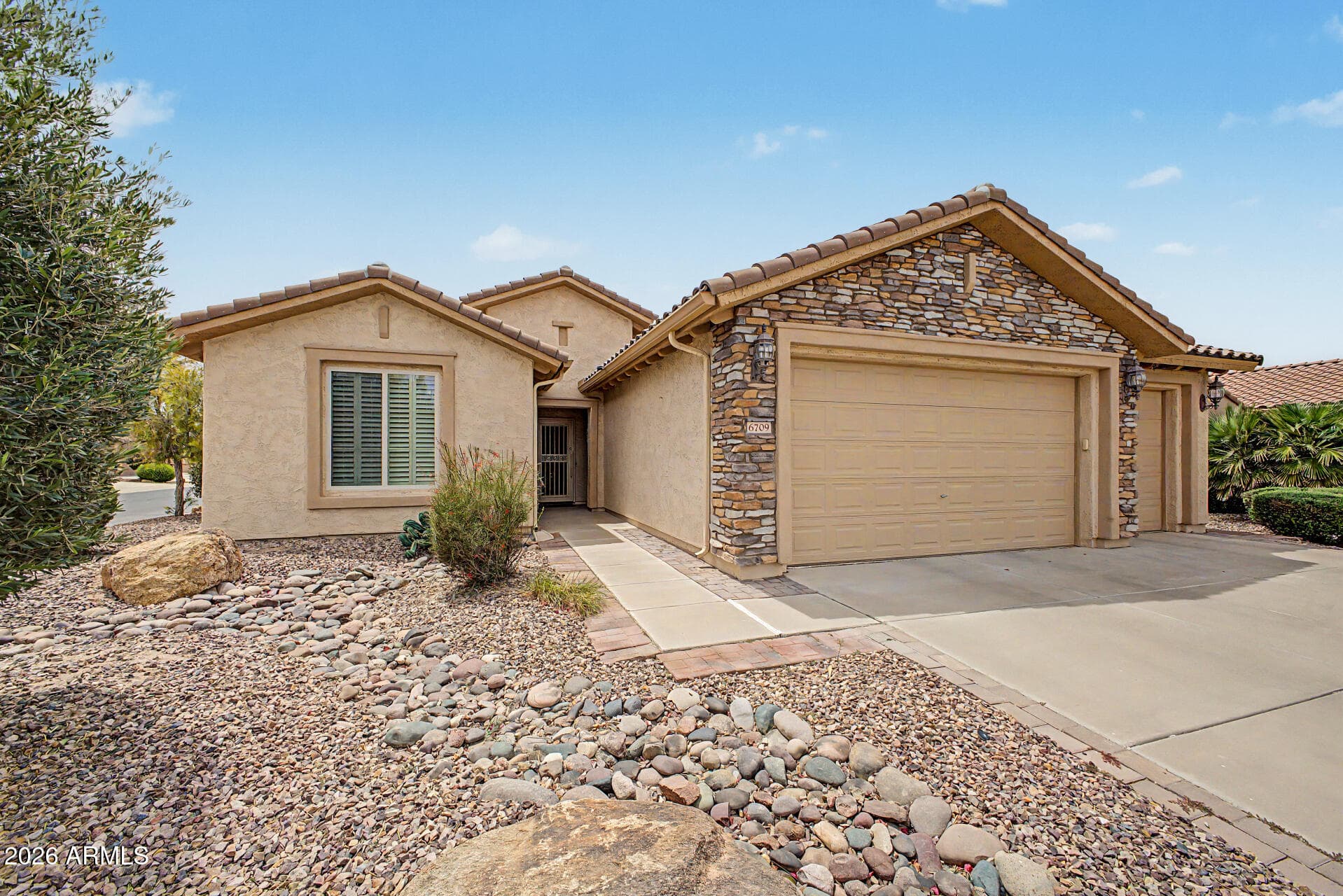 6709 W Willow Way — photo 1