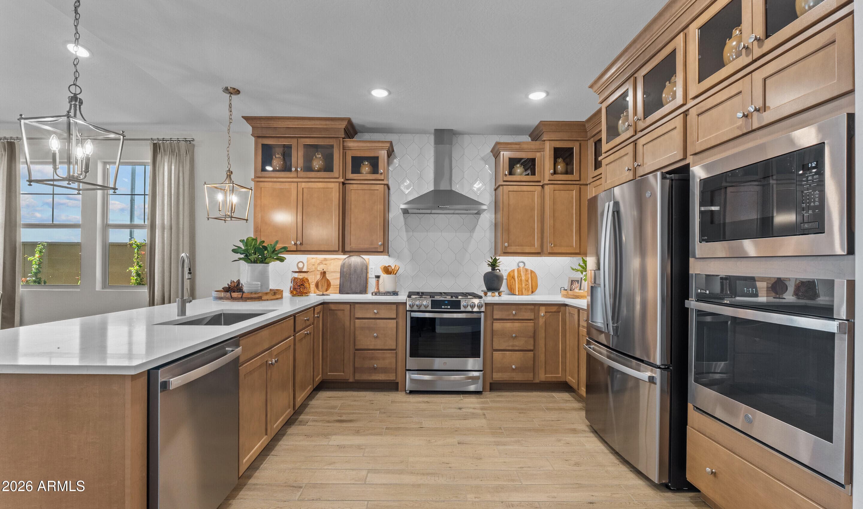 7927 N 77th Ave — photo 2