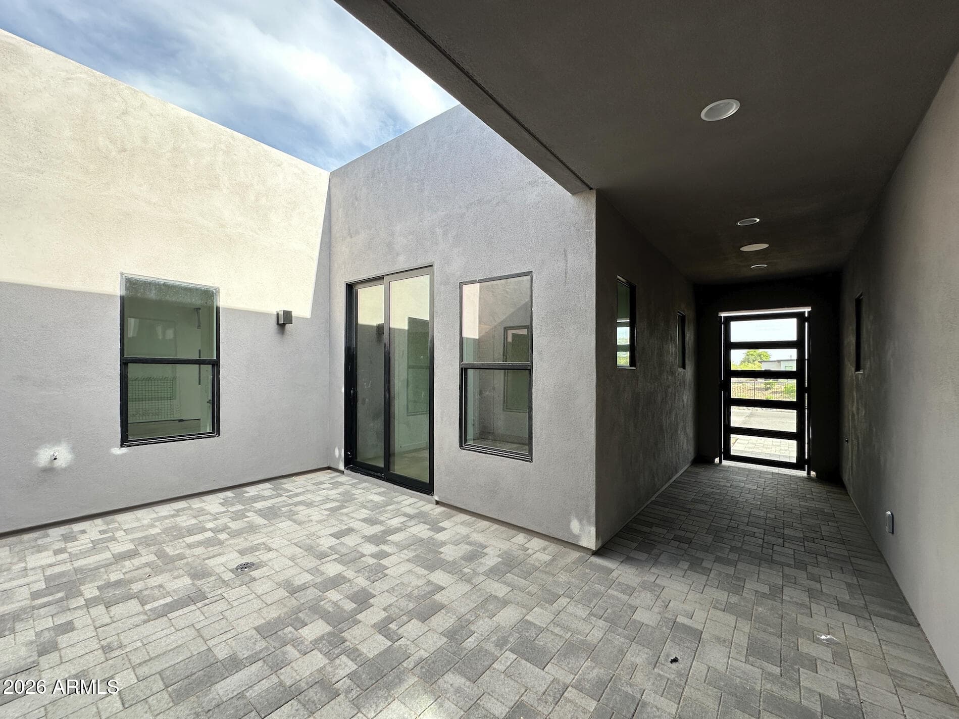 5610 E Lowden Rd — photo 2