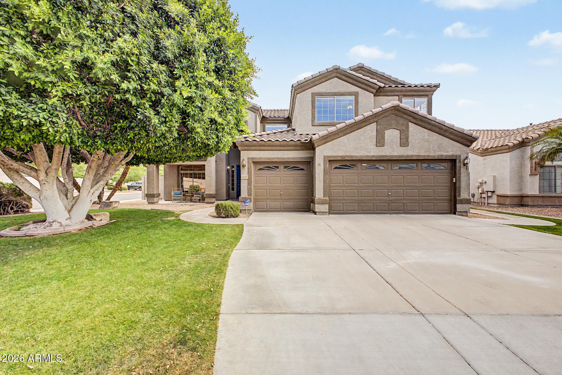 1095 W Mulberry Dr — photo 1