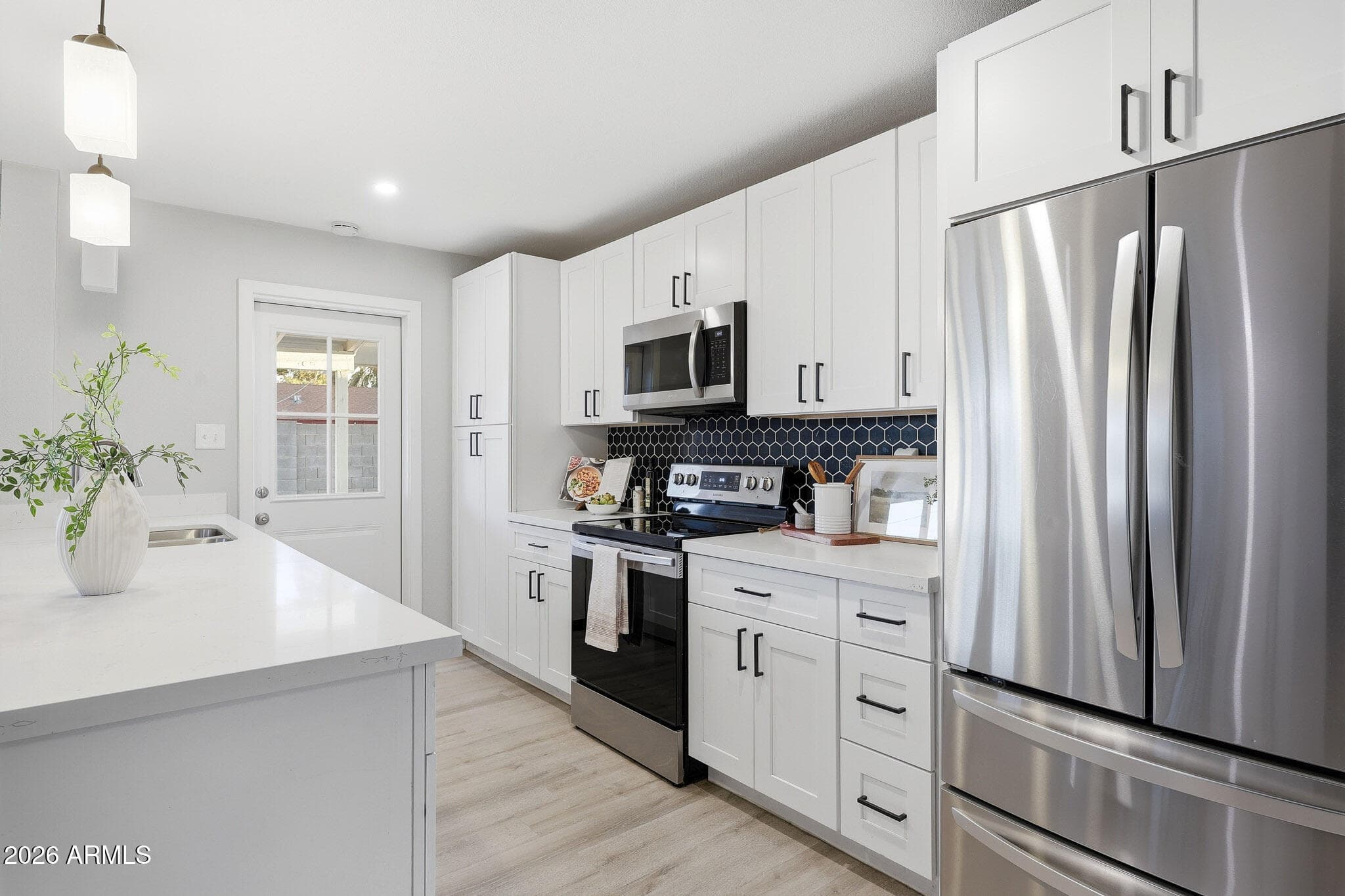 7 E Balboa Dr — photo 2
