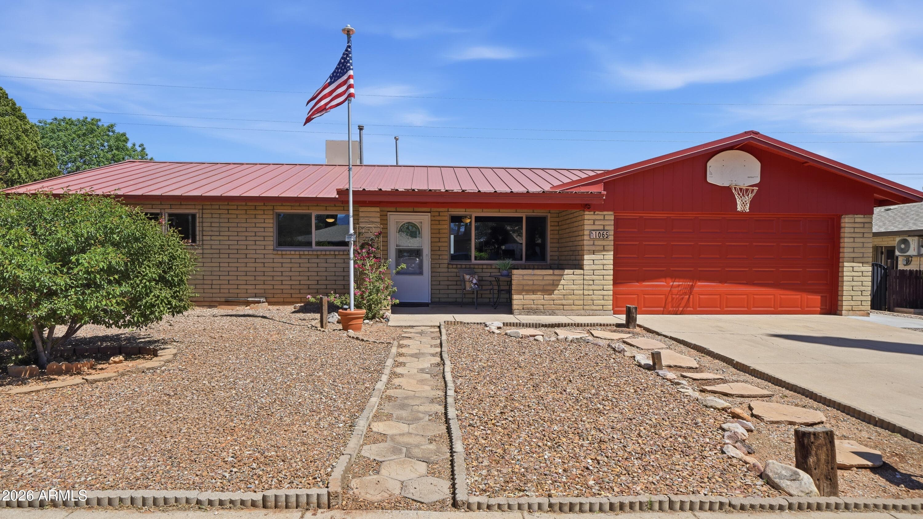 1065 N Catalina Dr — photo 1