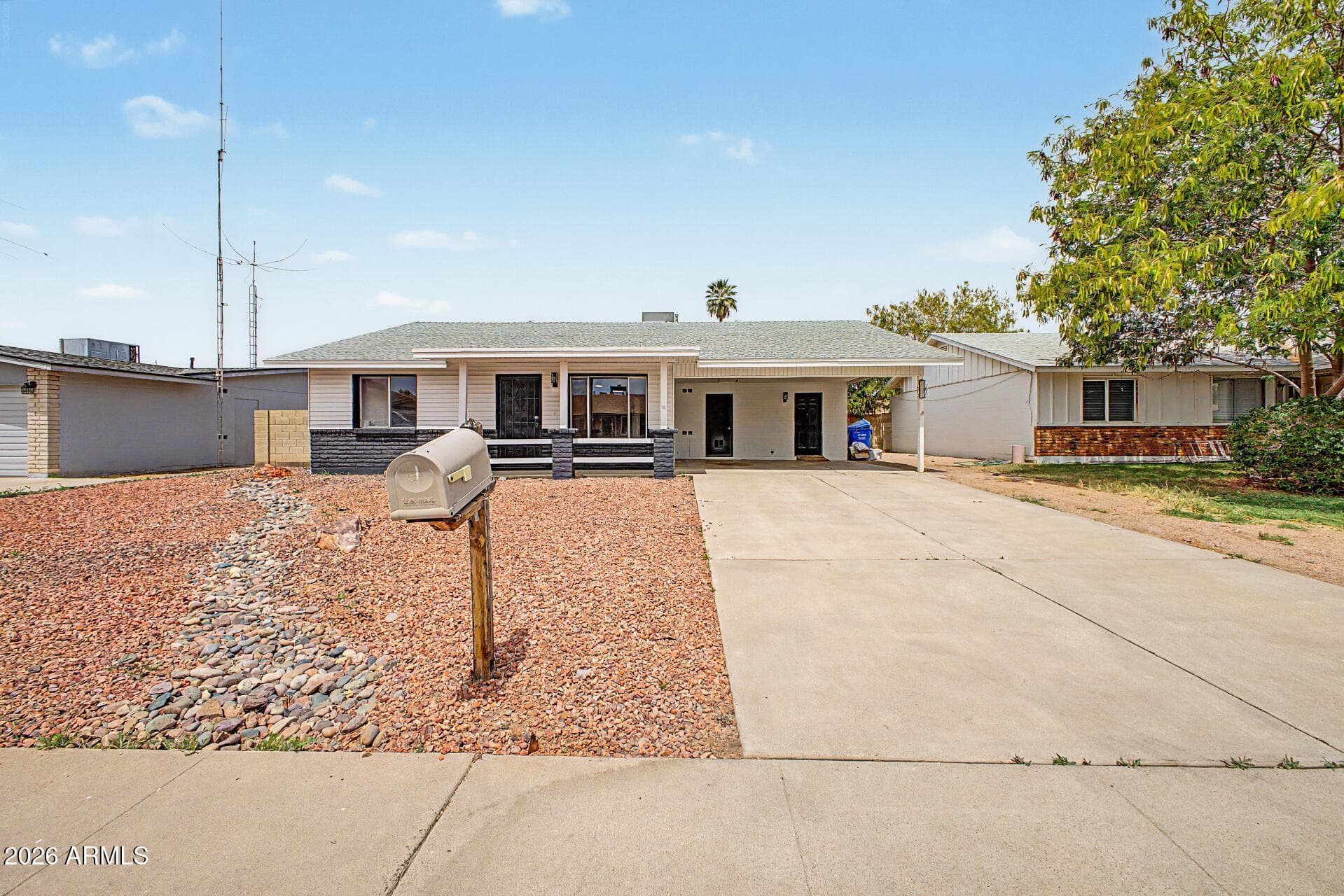 3820 W Sierra St — photo 1