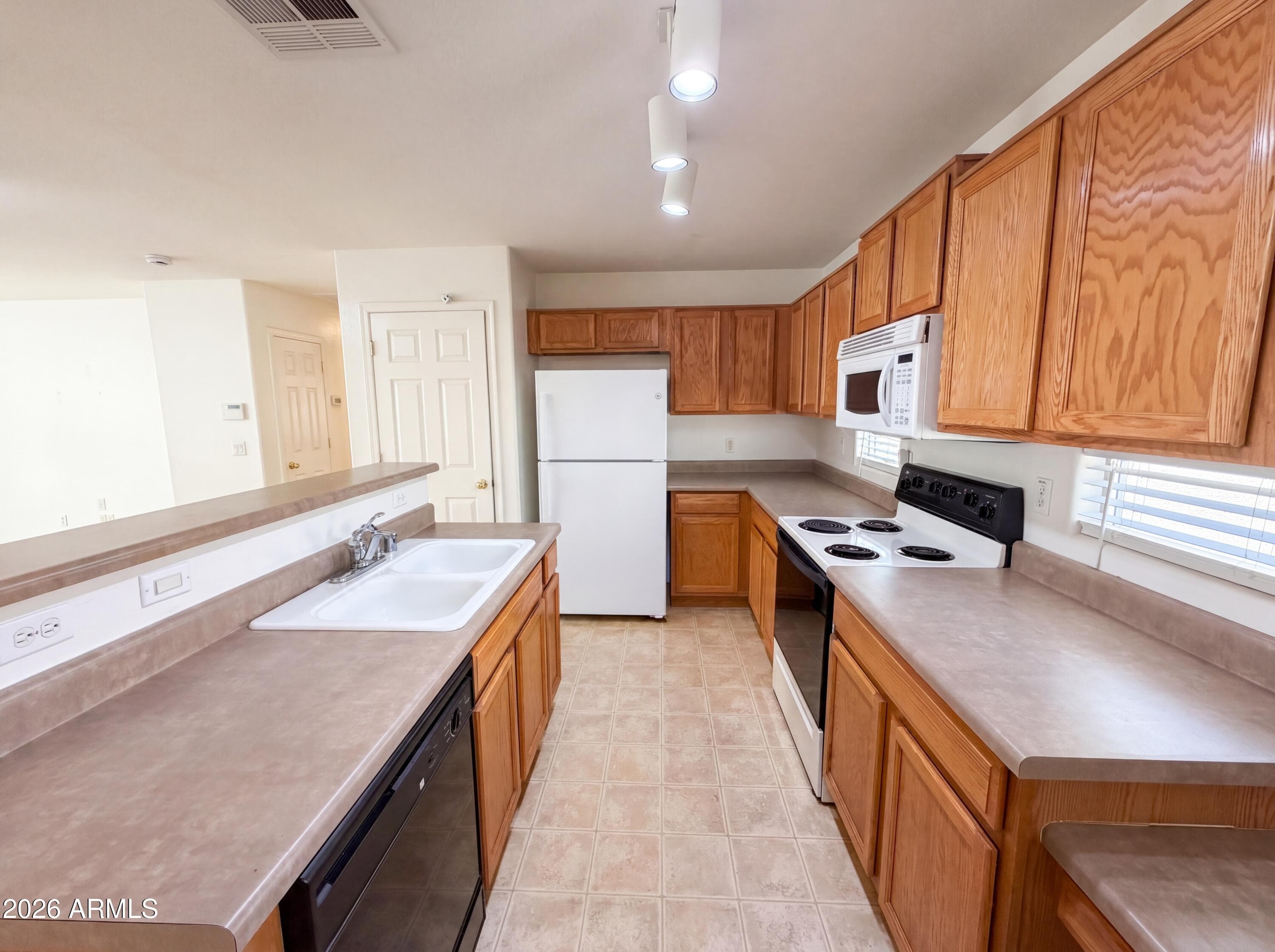 11280 W Magnolia St — photo 2