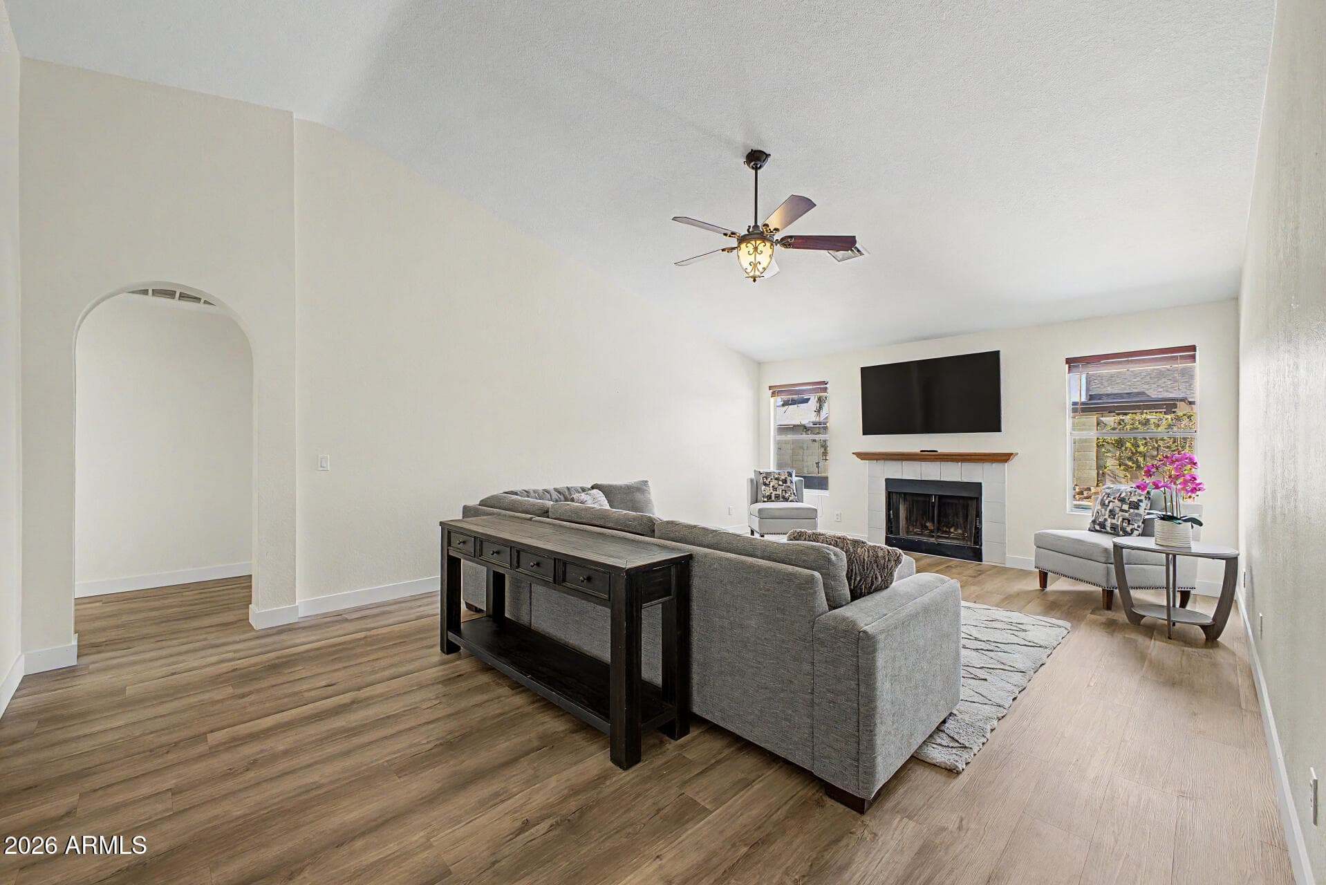 4014 E Morrow Dr — photo 2
