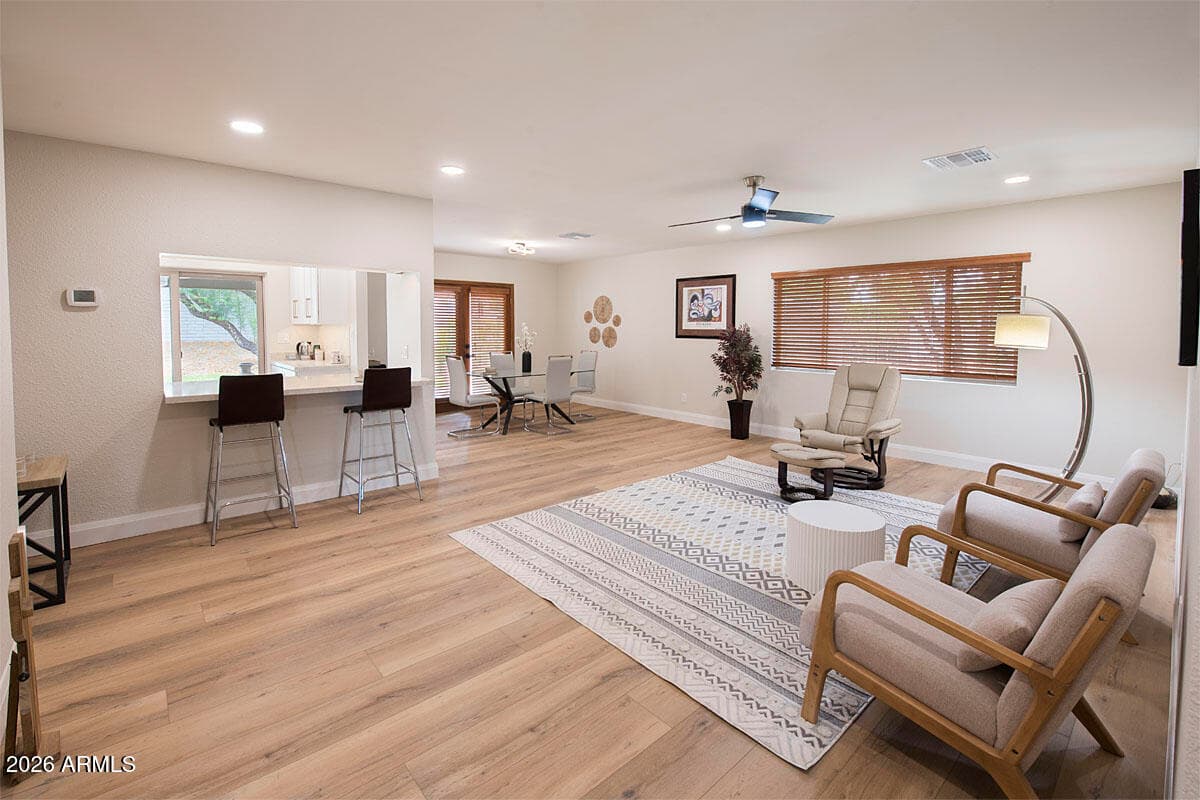 2901 E Las Rocas Dr — photo 2