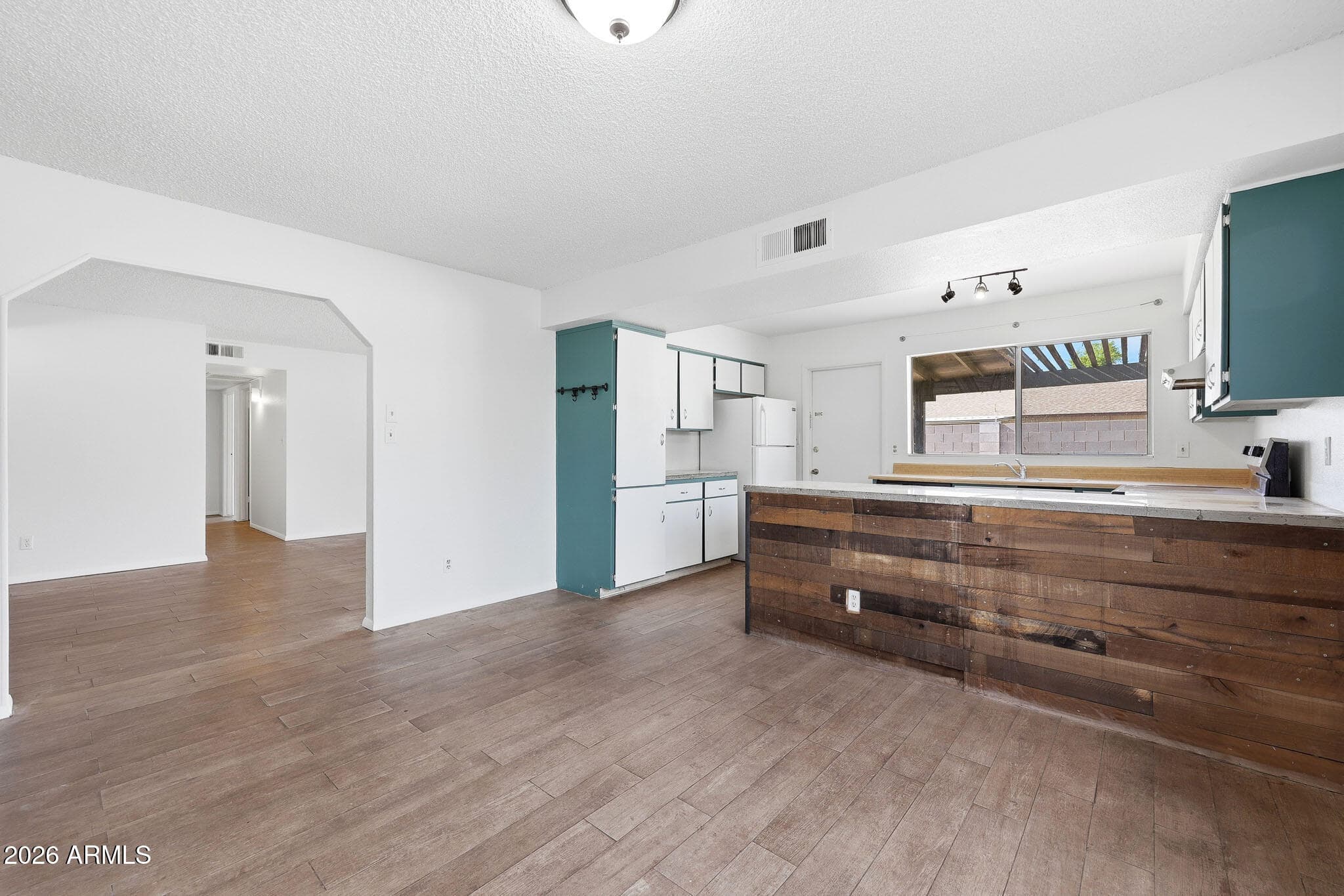 1624 W Peralta Ave — photo 2