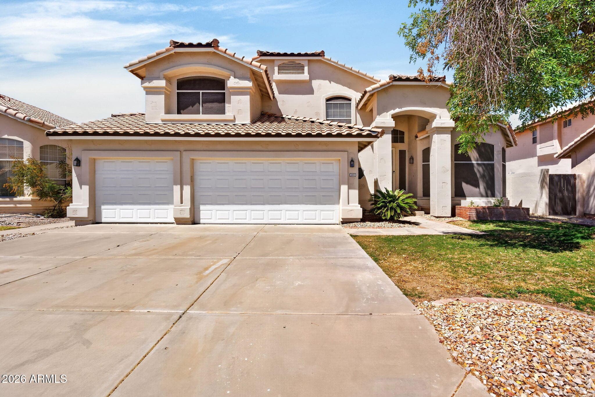 1832 W Spruce Dr — photo 1