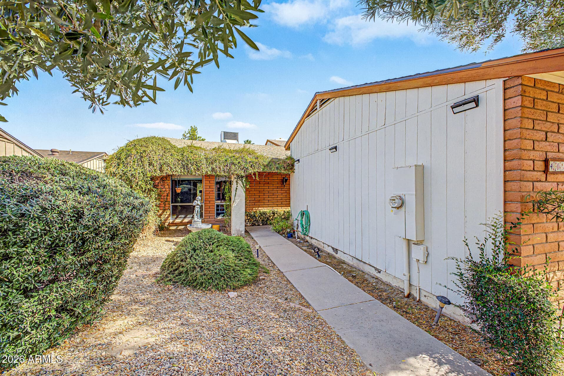 4034 W Loma Ln — photo 2