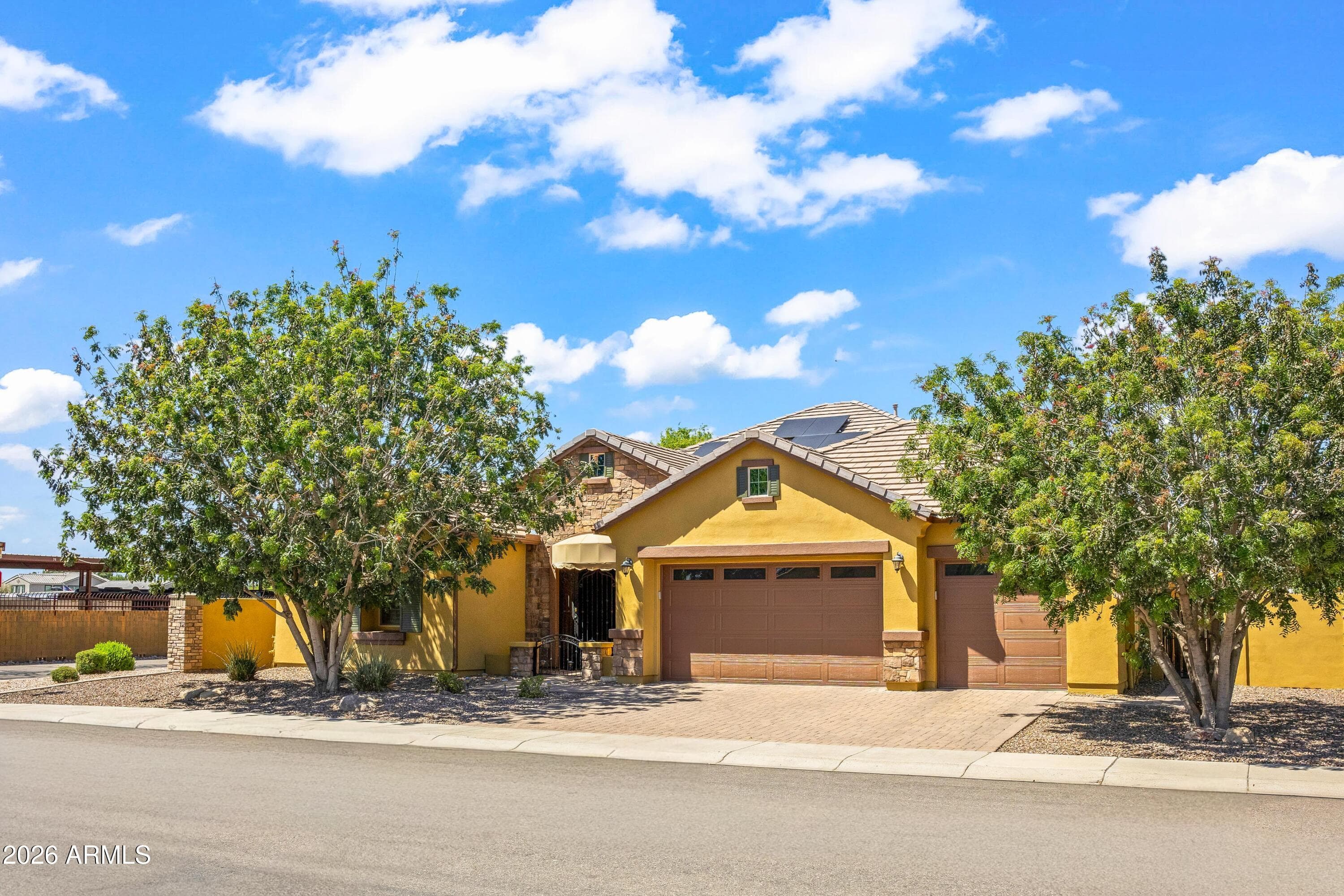 1502 E Gemini Pl — photo 1