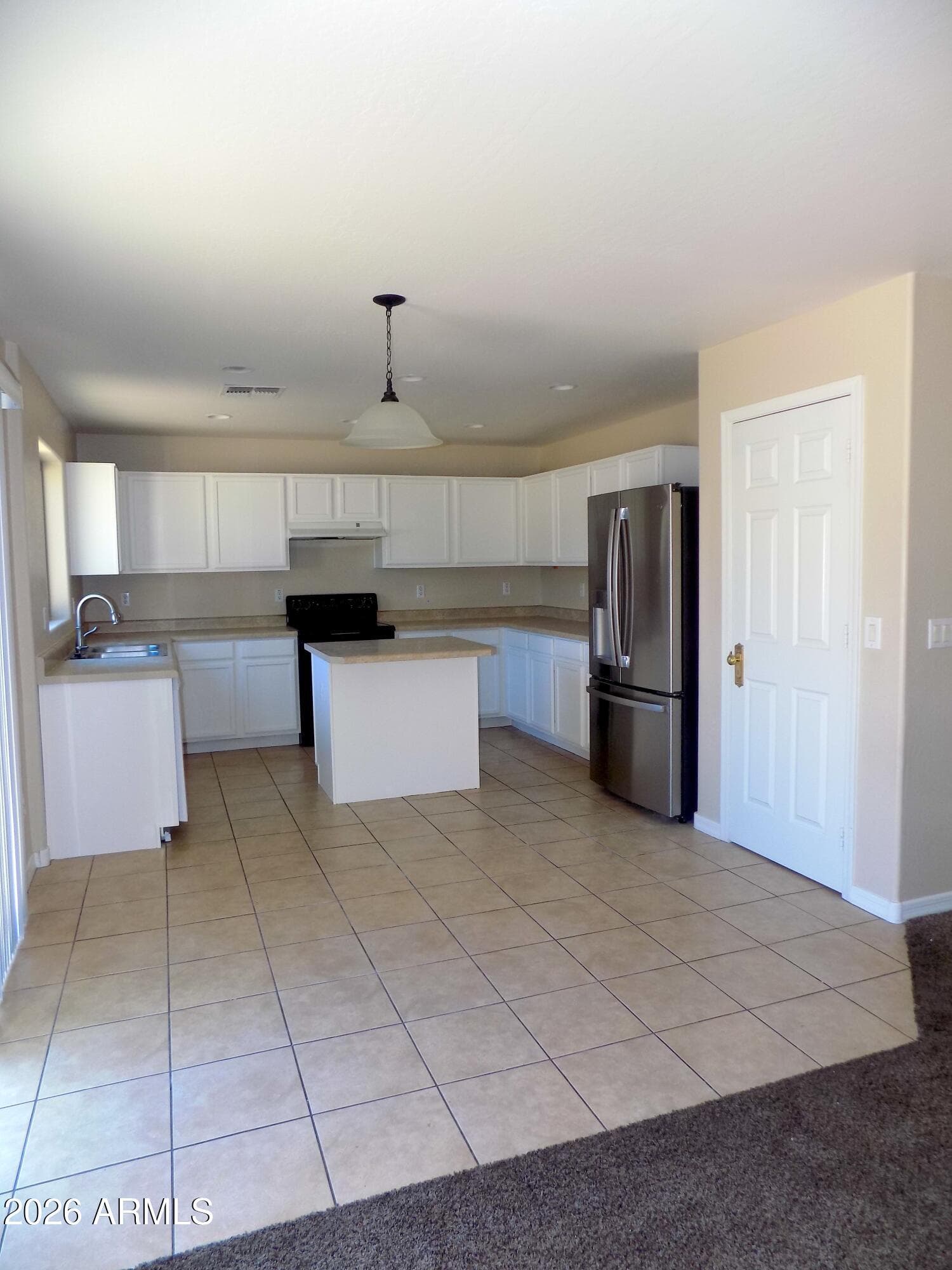 2047 W Vineyard Plains Dr — photo 2