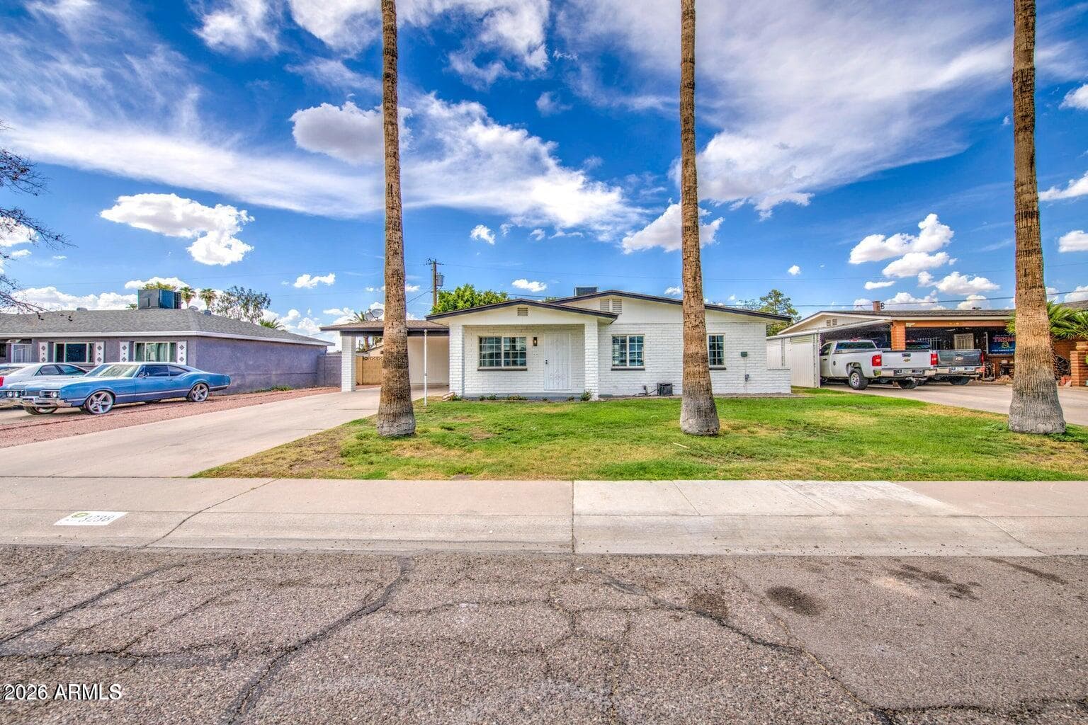 3238 W Altadena Ave — photo 1