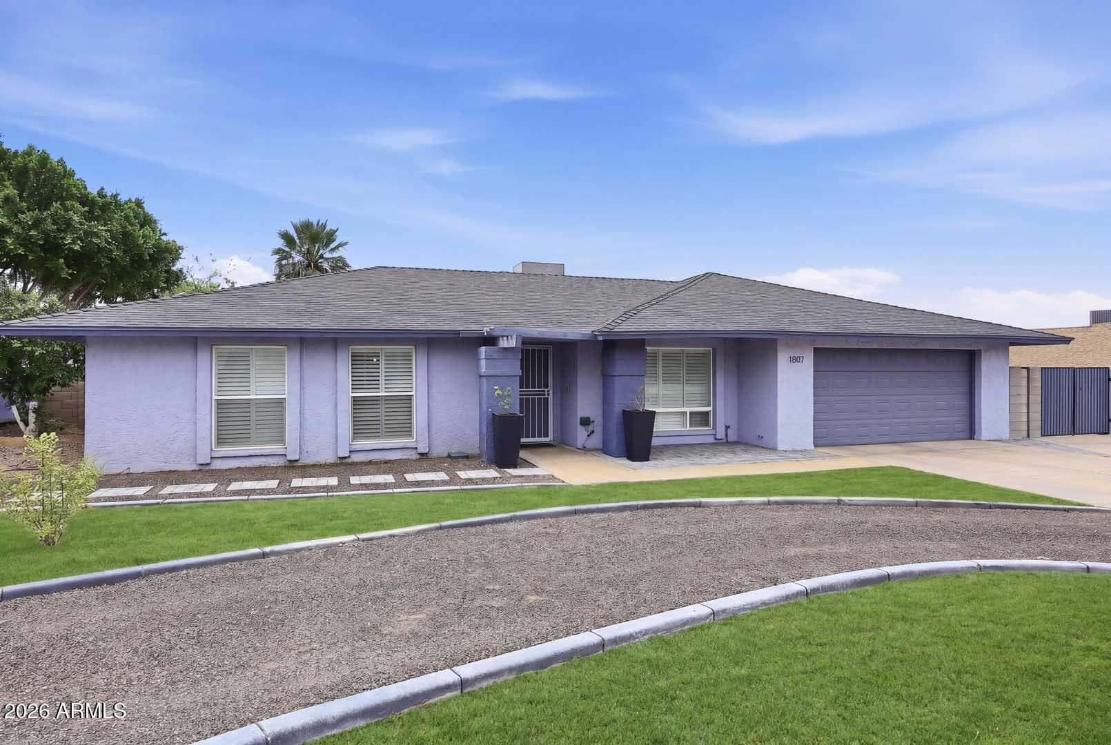 1037 E Acoma Dr — photo 2