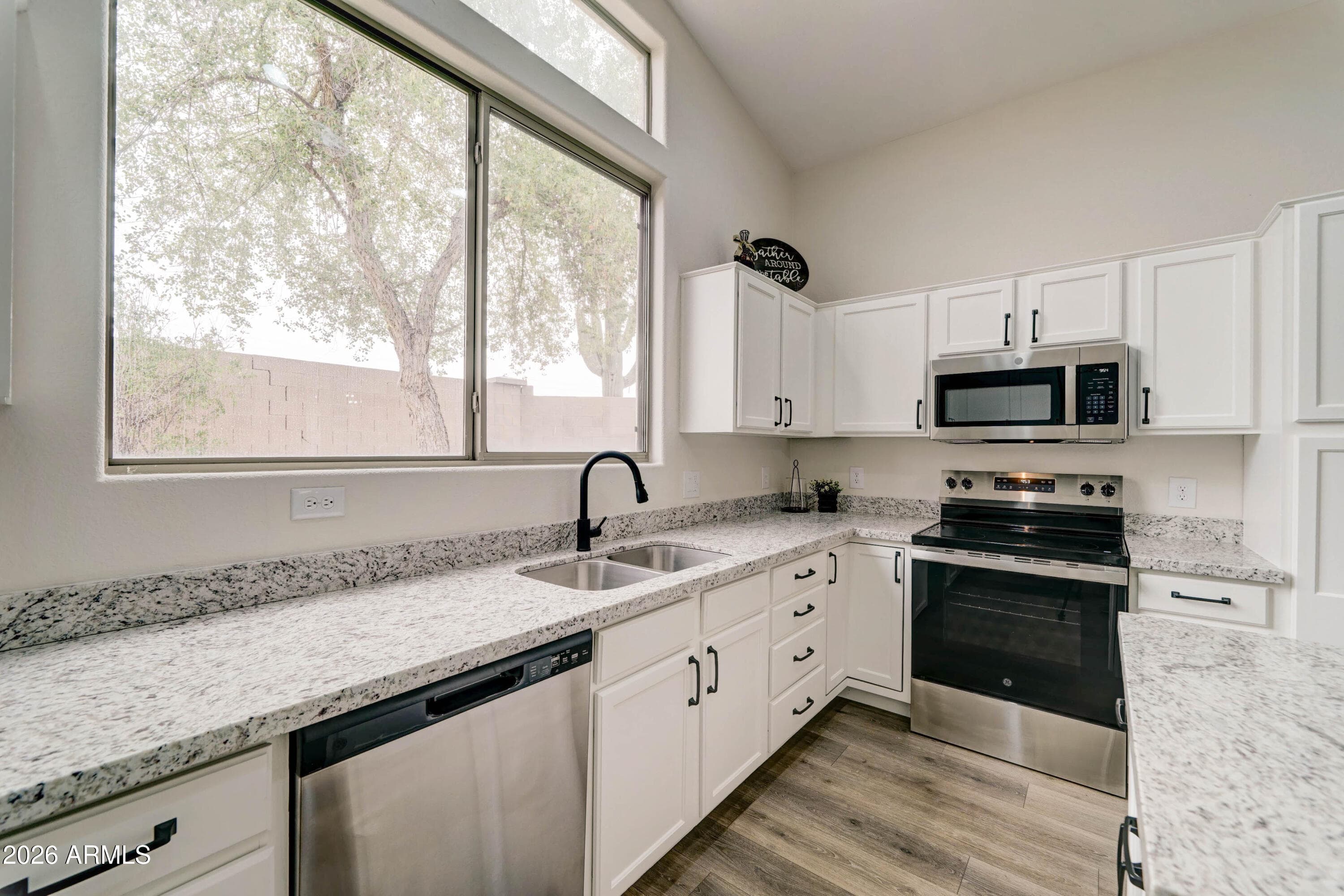 1507 N Sierra Heights -- — photo 2
