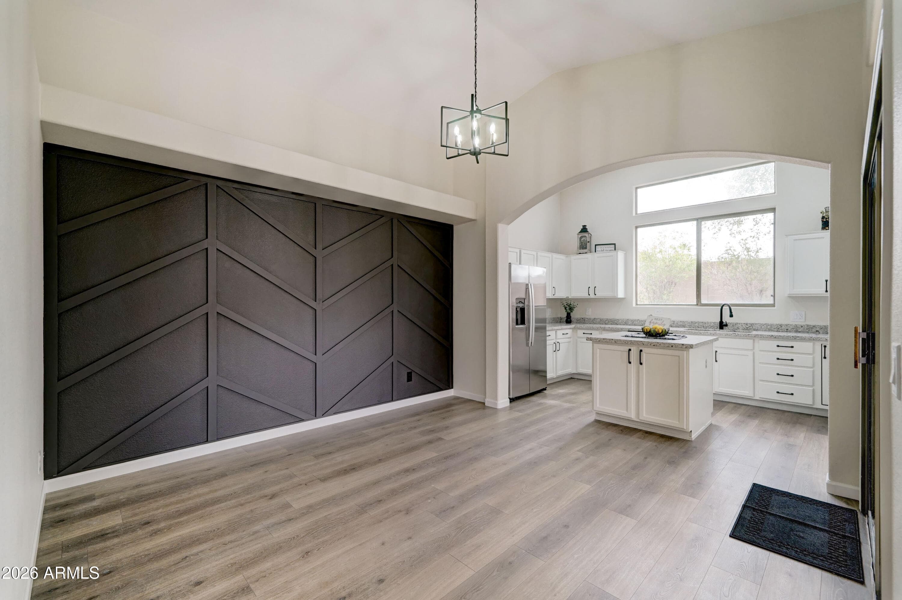 1507 N Sierra Heights -- — photo 1