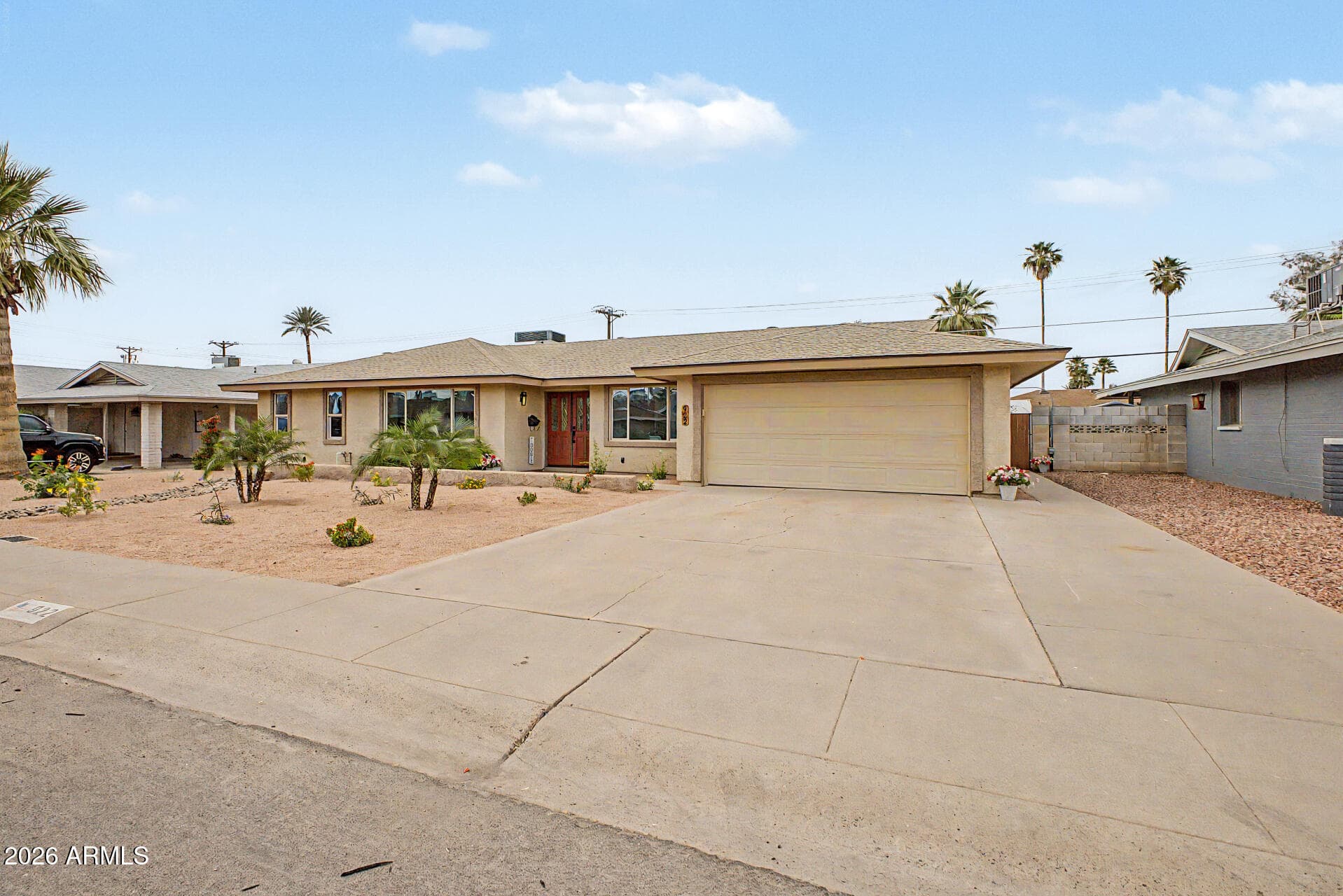 922 E LOYOLA DR - Photo 2