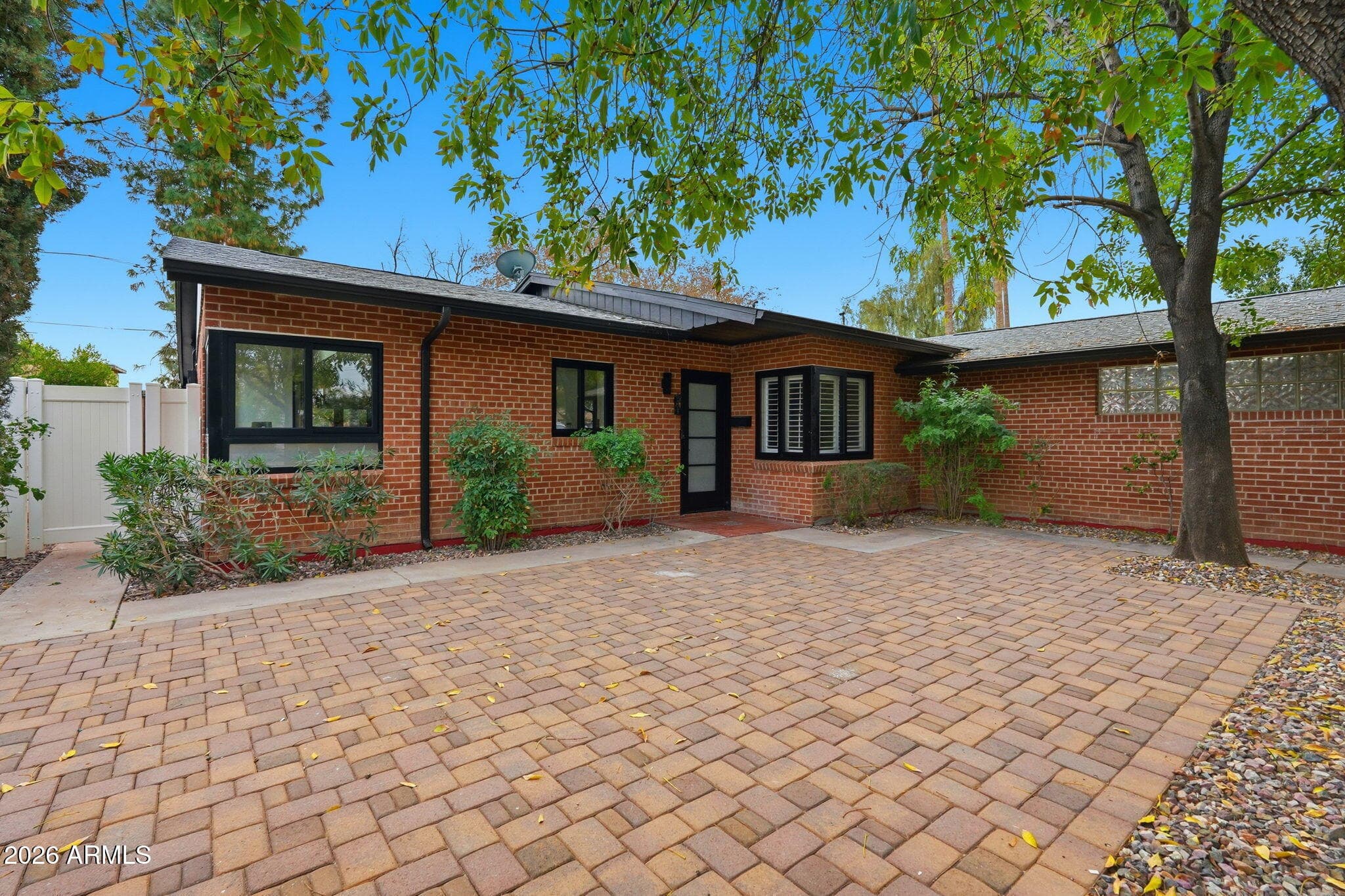 717 W Virginia Ave — photo 2