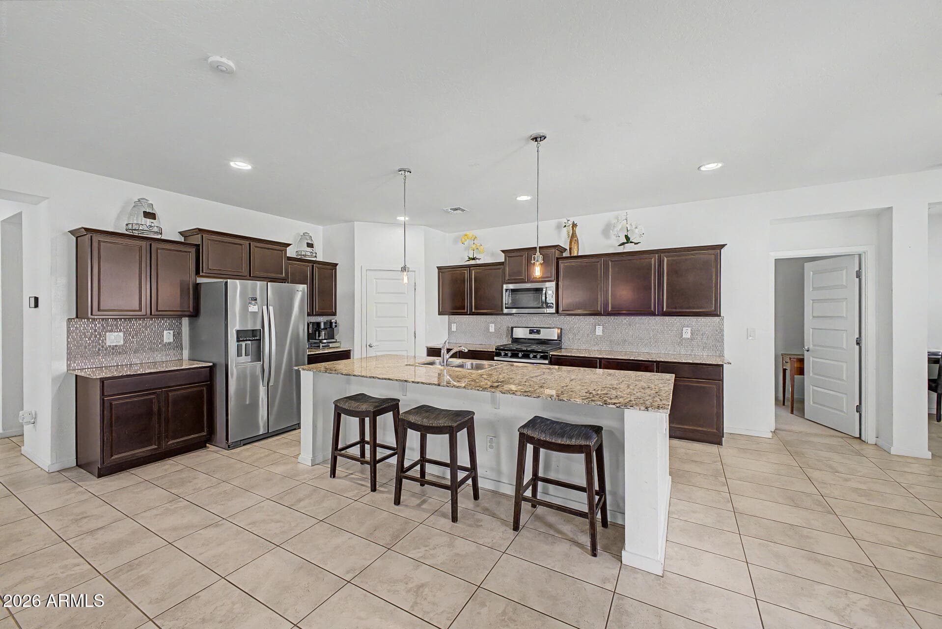 1196 W Blue Ridge Dr — photo 2