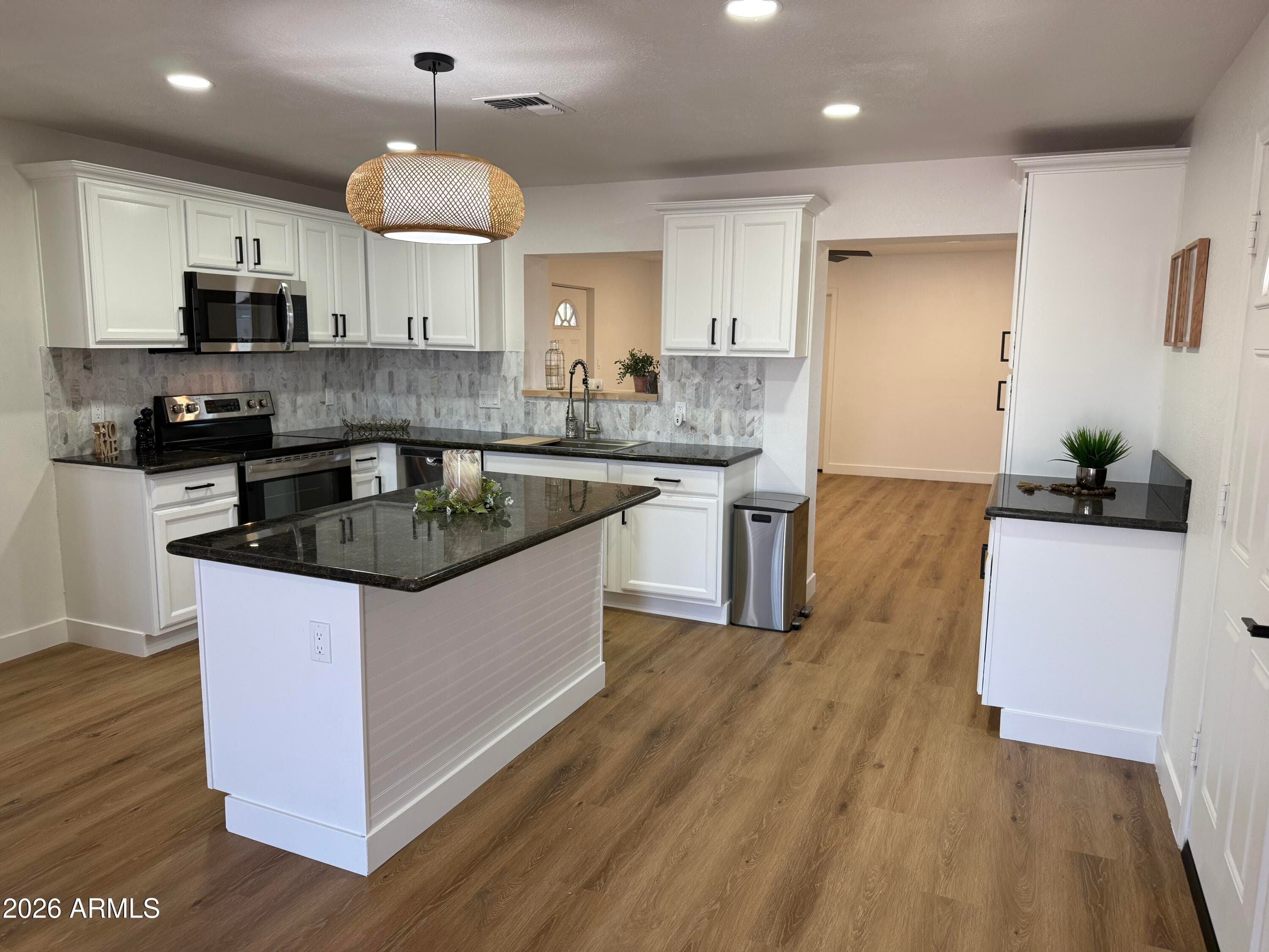1434 E Jarvis Ave — photo 2