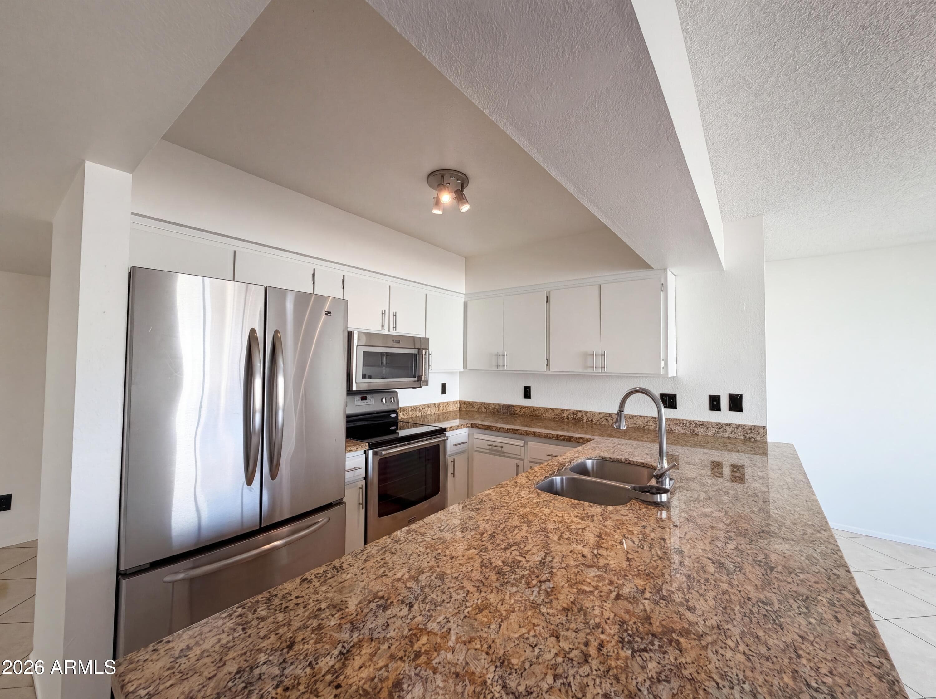 2611 W Ellis Dr — photo 2