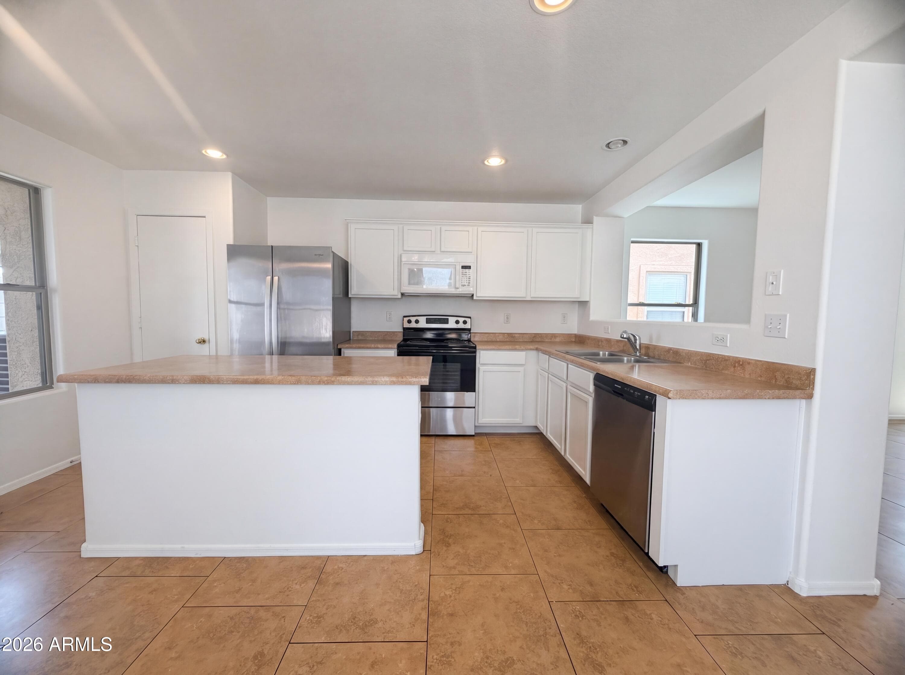 21158 E Stonecrest Dr — photo 2