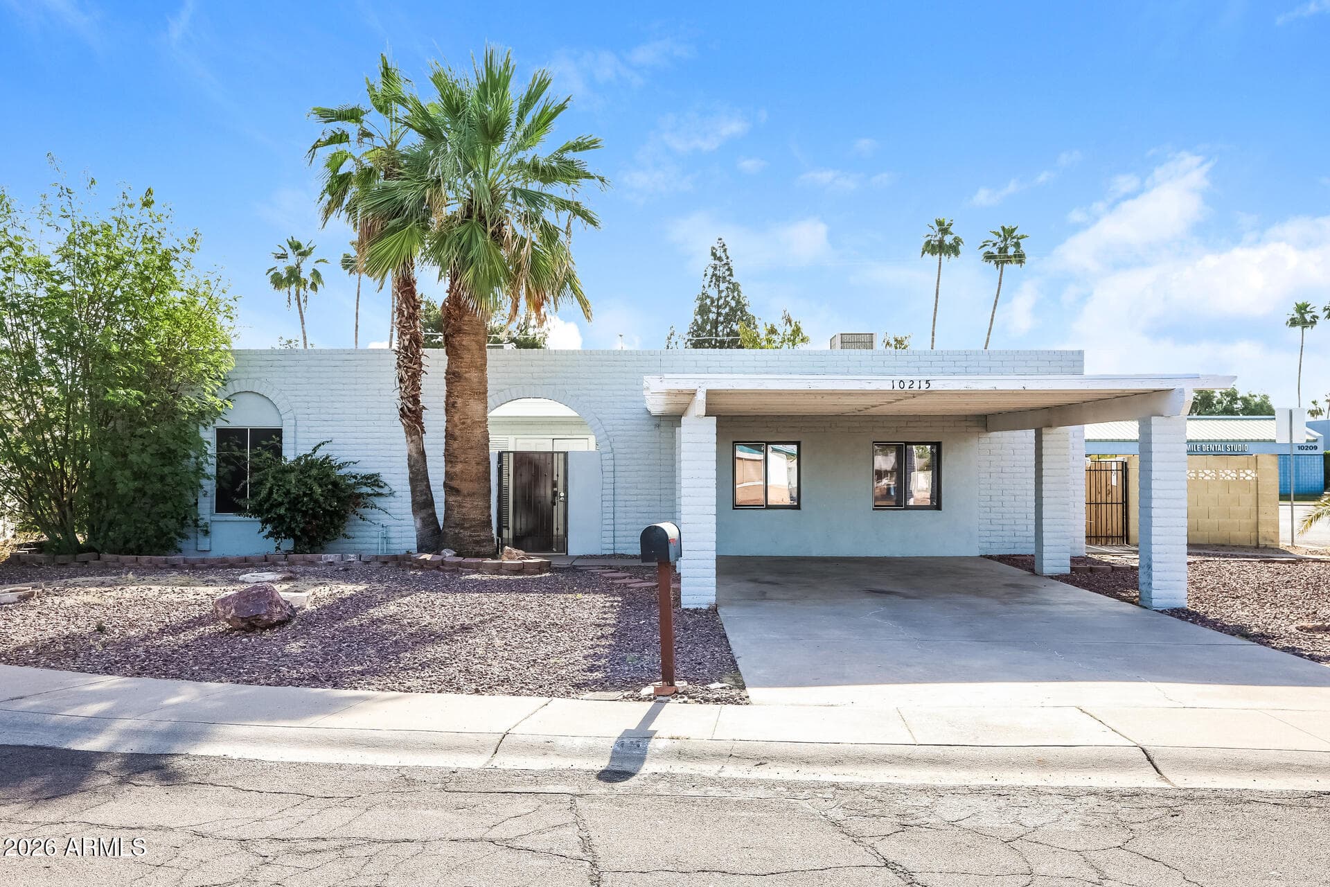 10215 N 35th Dr — photo 1