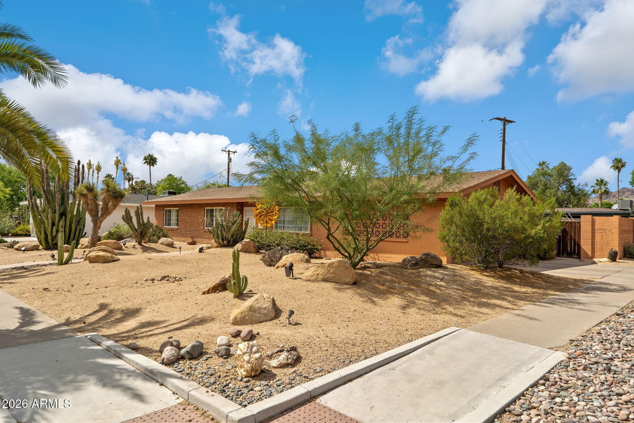 3332 E Medlock Dr — photo 2