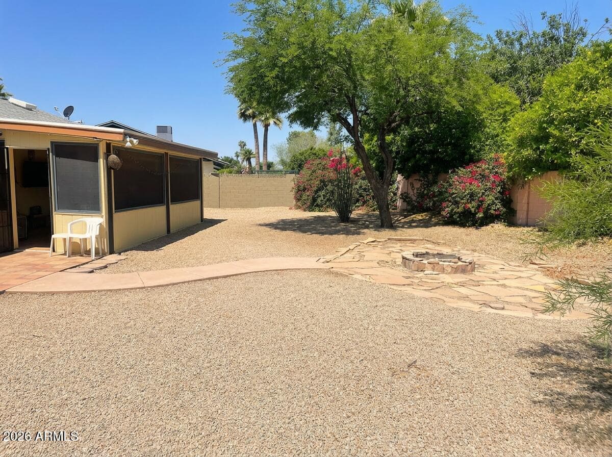 8332 E Valley View Rd — photo 2