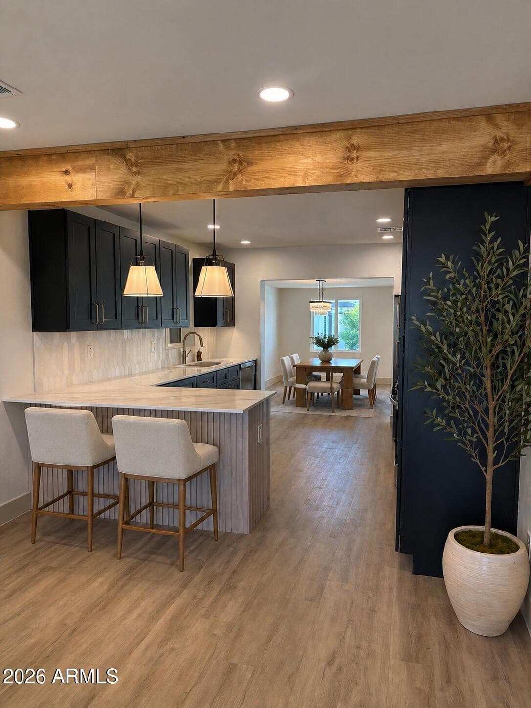 385 E Clarendon Ave — photo 2