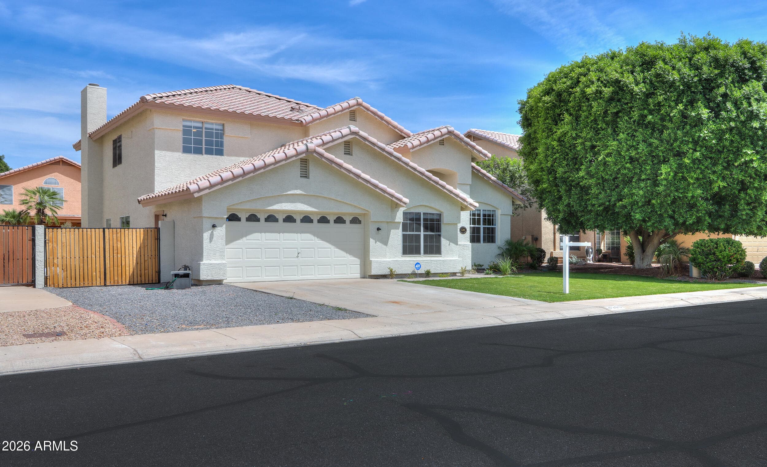 4266 E Millbrae Ln — photo 2