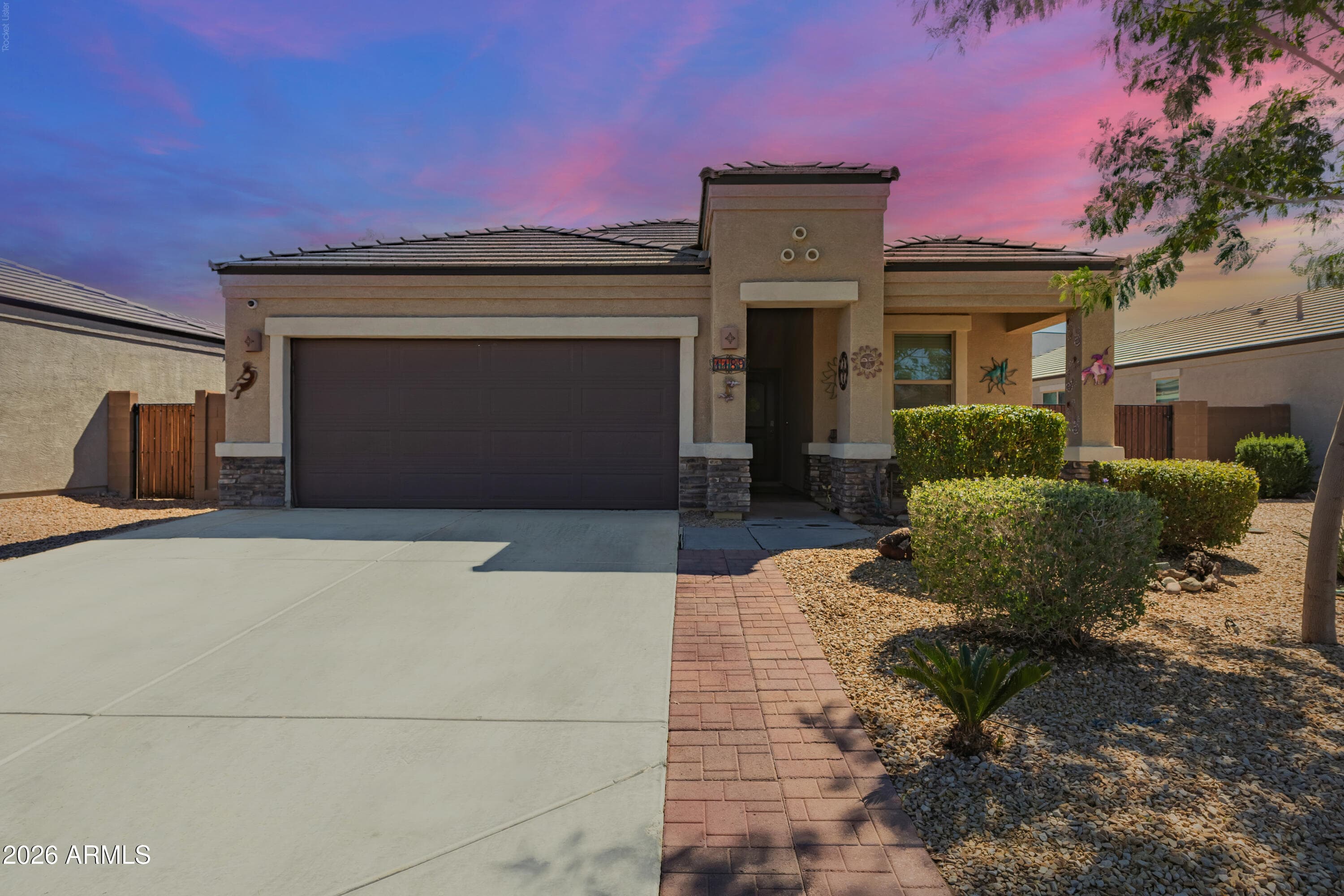 1189 E Tyler Ln — photo 2