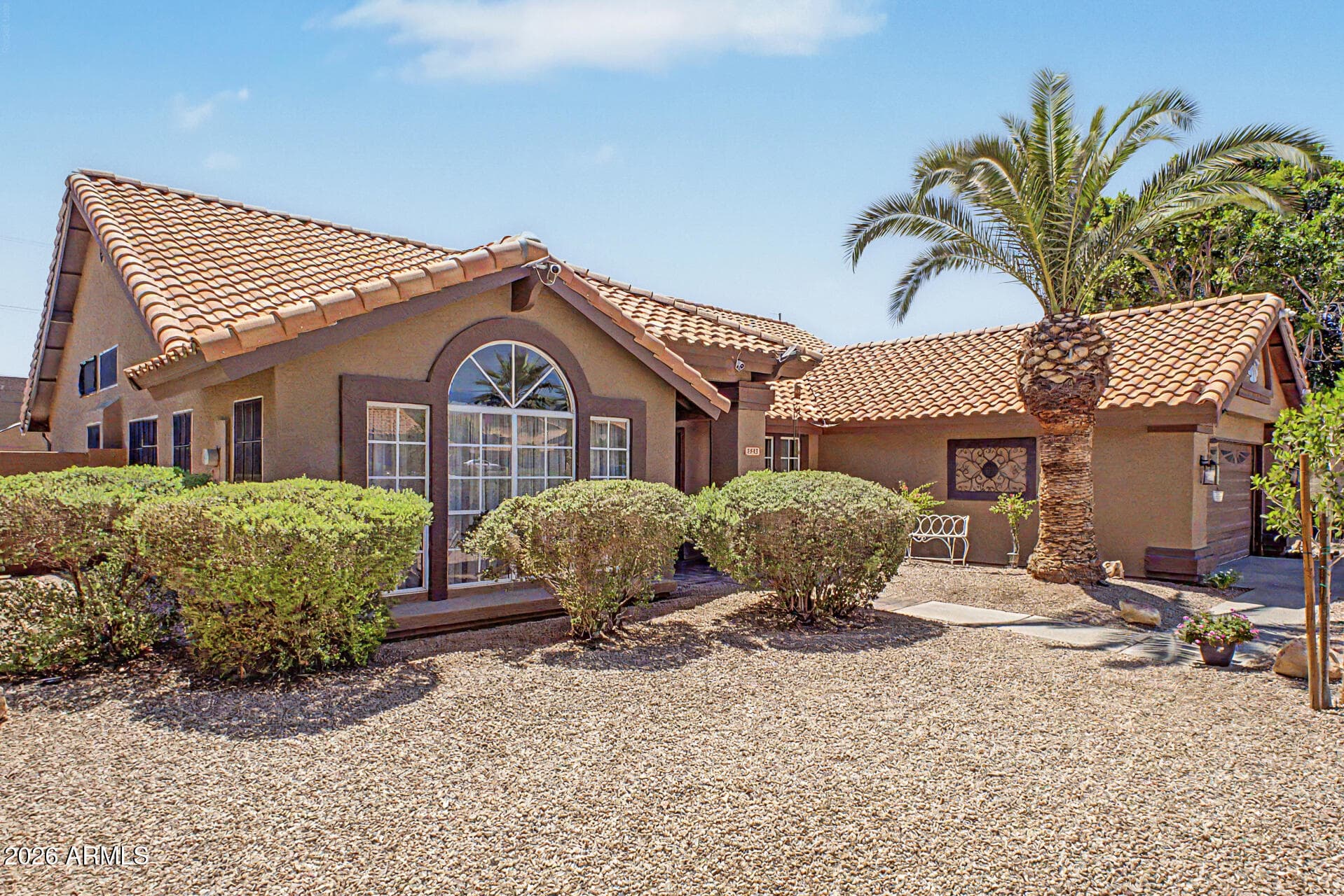 2943 E REDWOOD LN - Photo 1