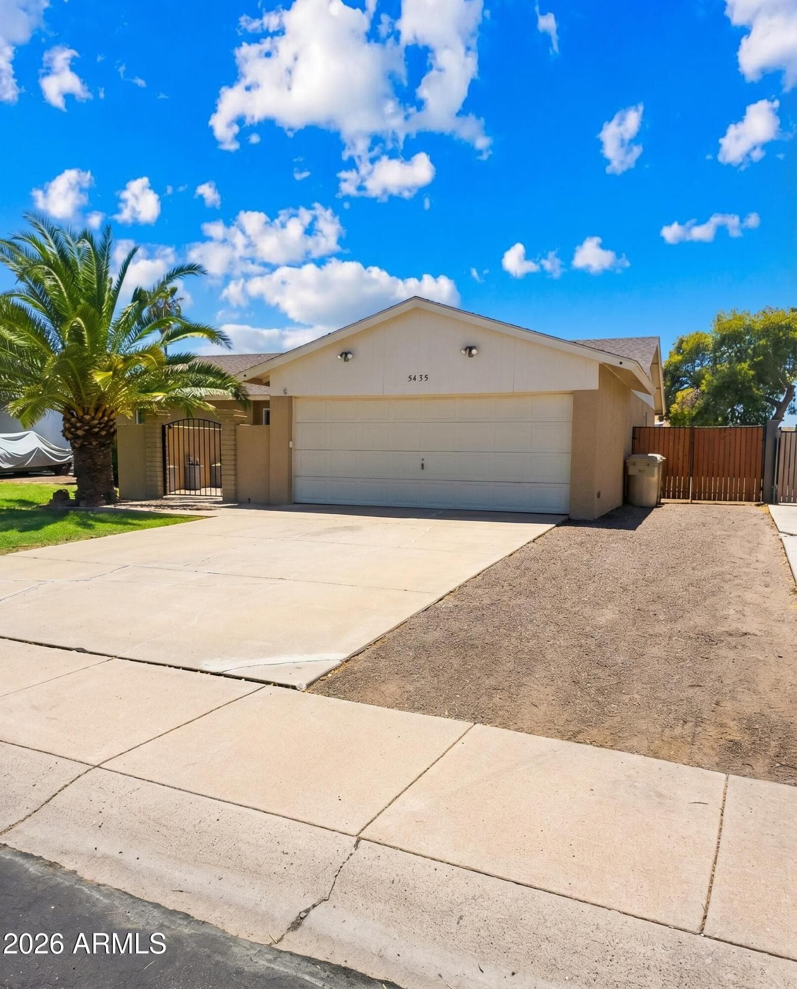 5435 W Christy Dr — photo 2