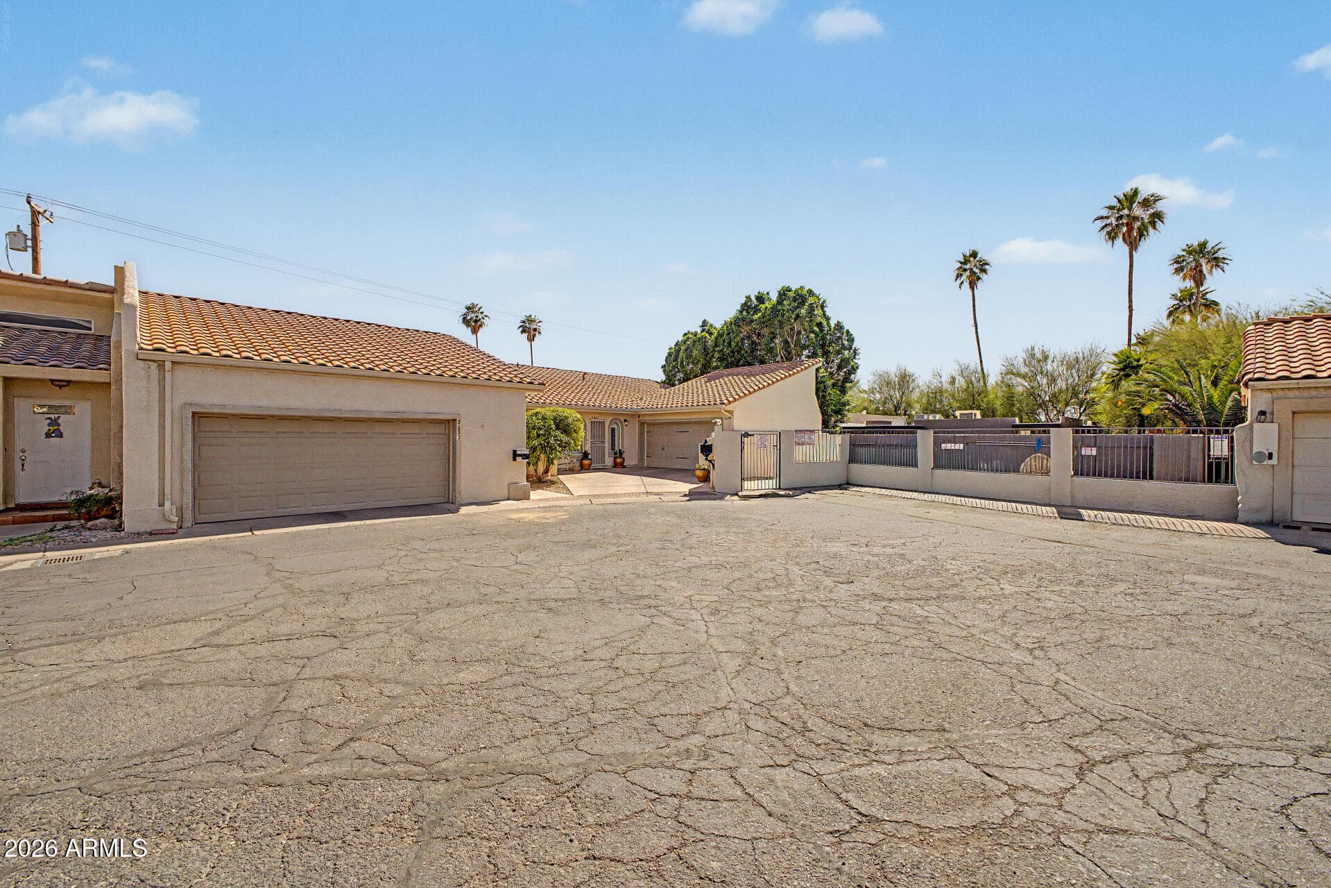 2623 E Roma Ave — photo 1