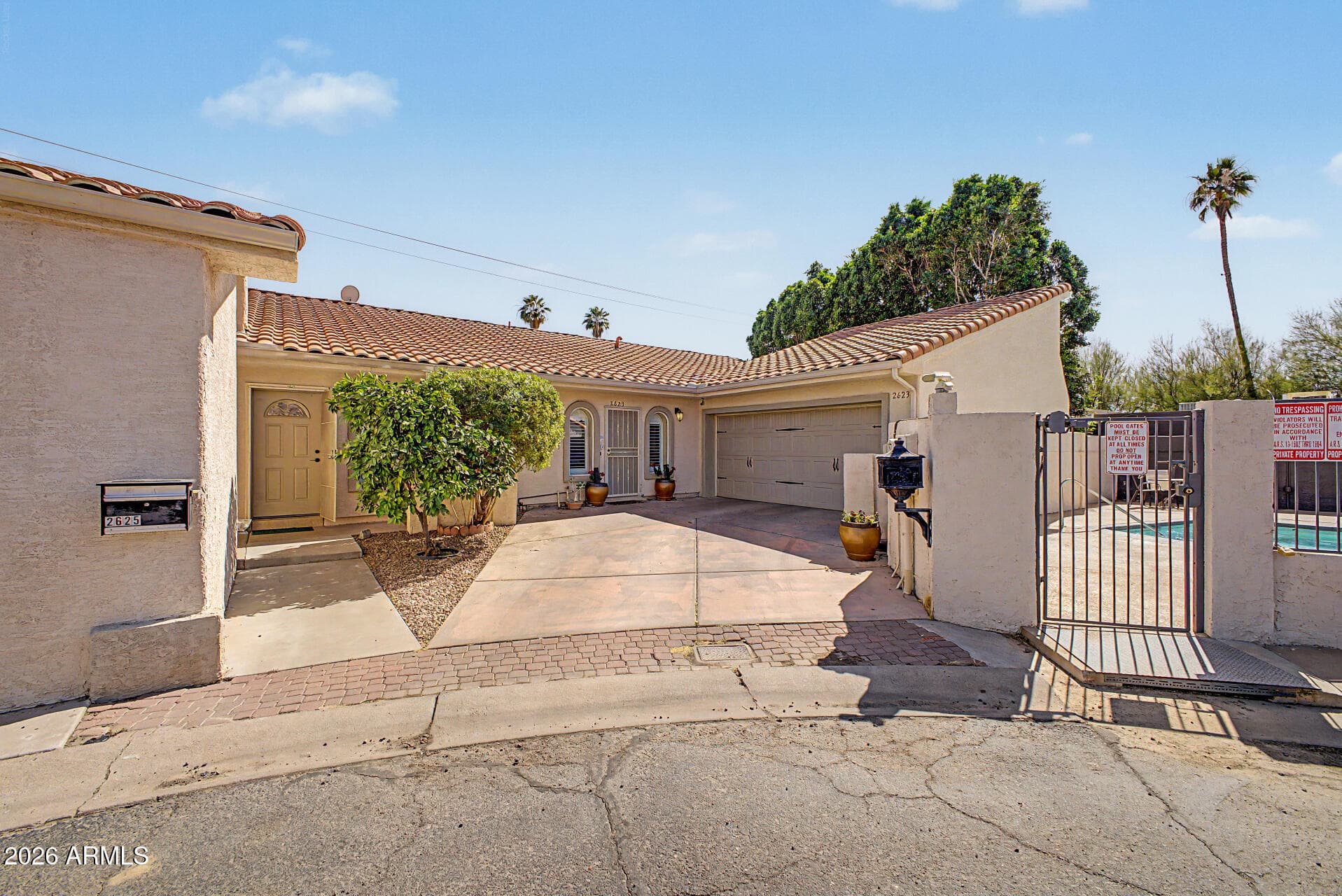 2623 E Roma Ave — photo 2