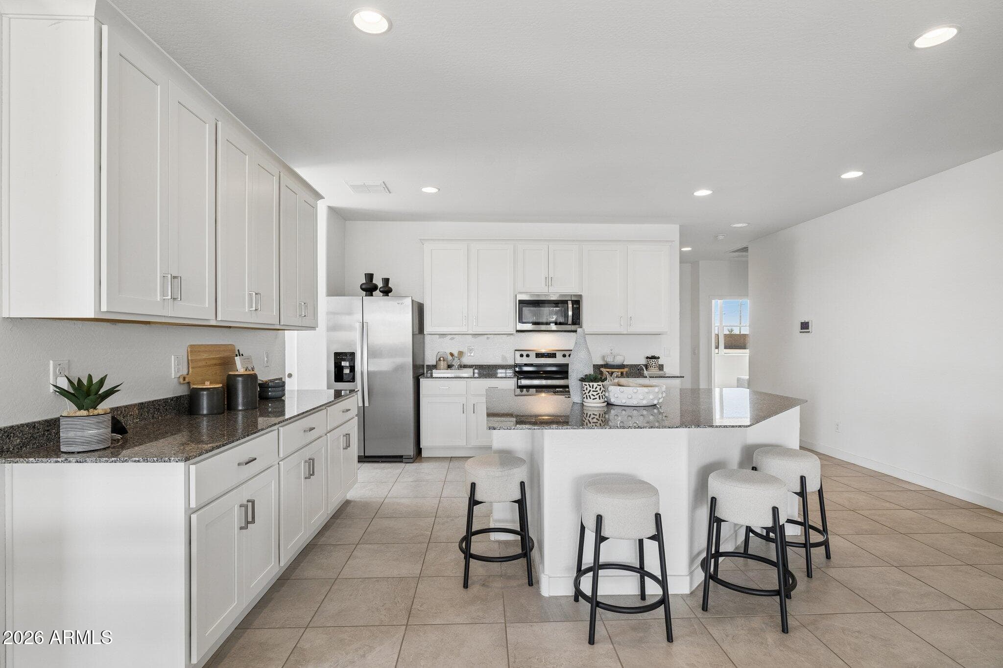 613 W BUNKER HILL ST - Photo 4