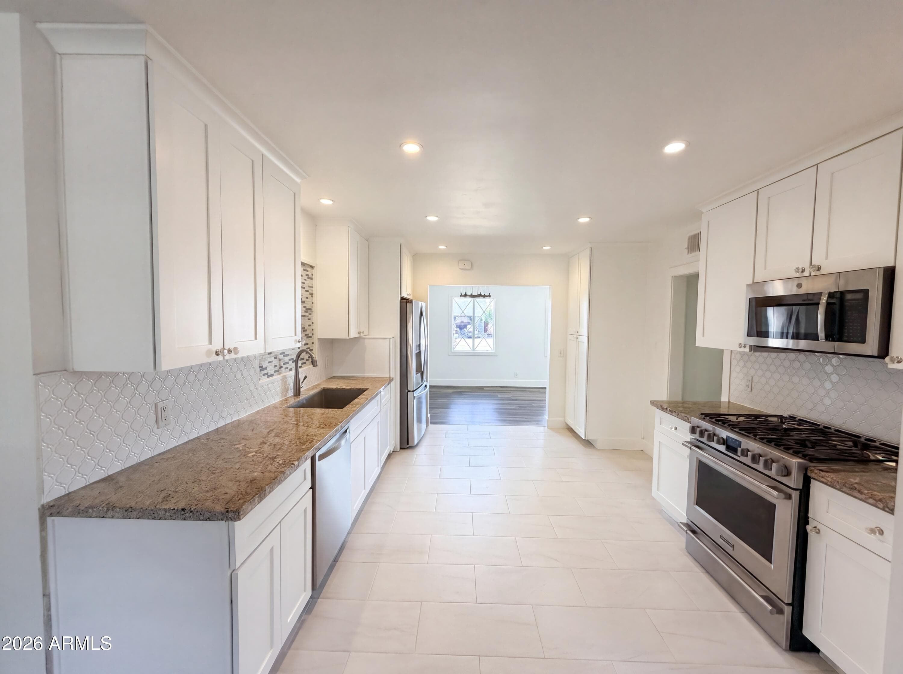 2402 W Anderson Ave — photo 2