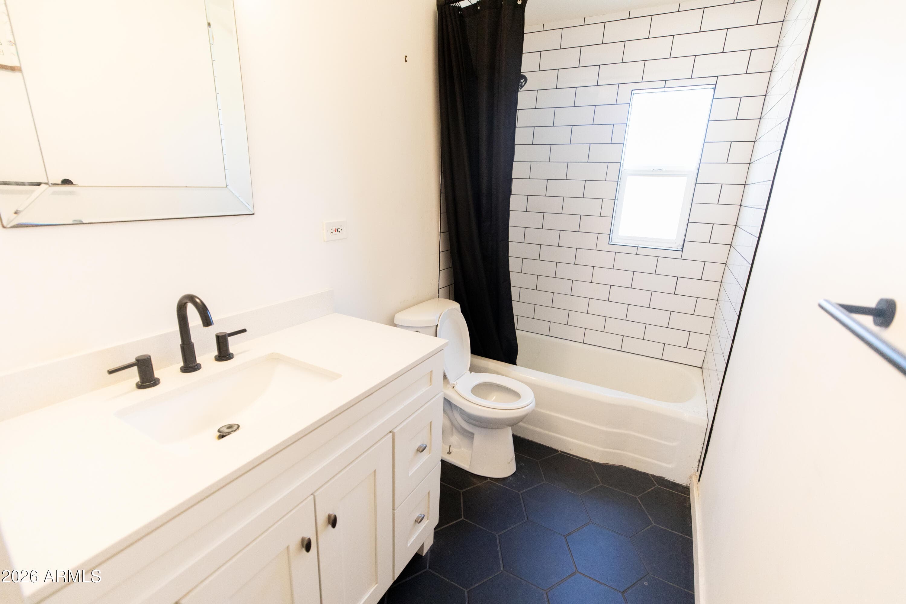 2514 E Turney Ave — photo 2