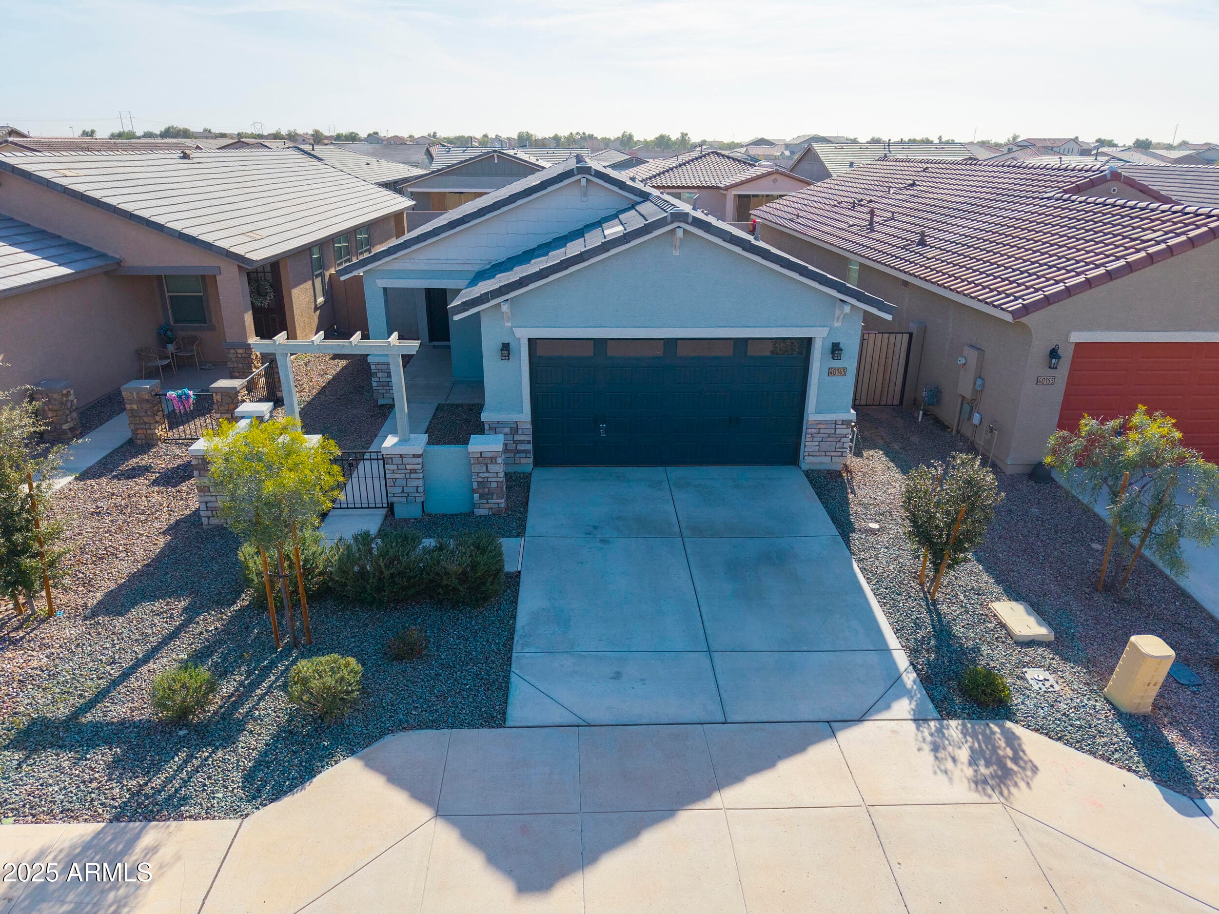 40145 W Wade Dr — photo 1