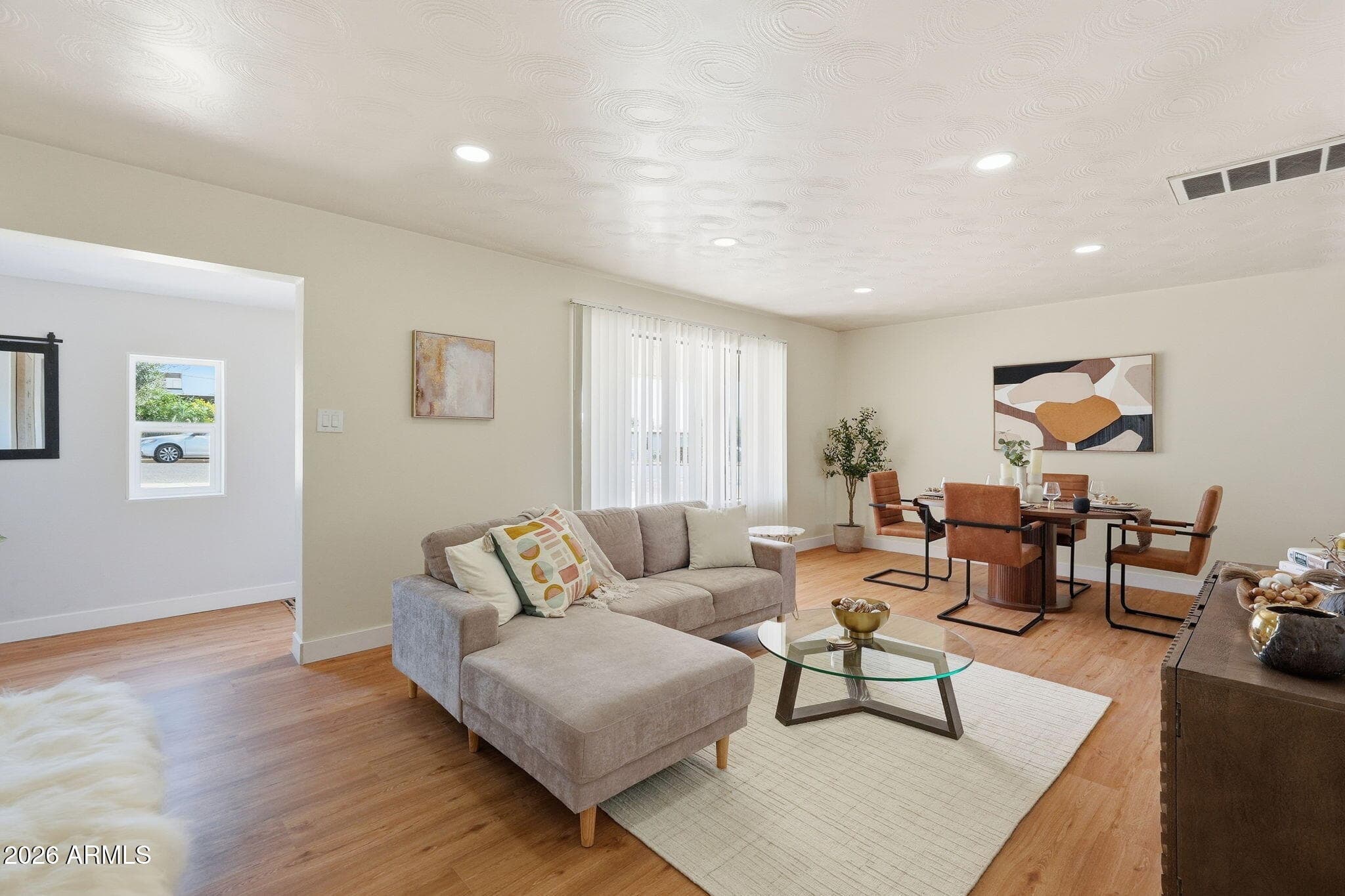1502 E Hatcher Rd — photo 2