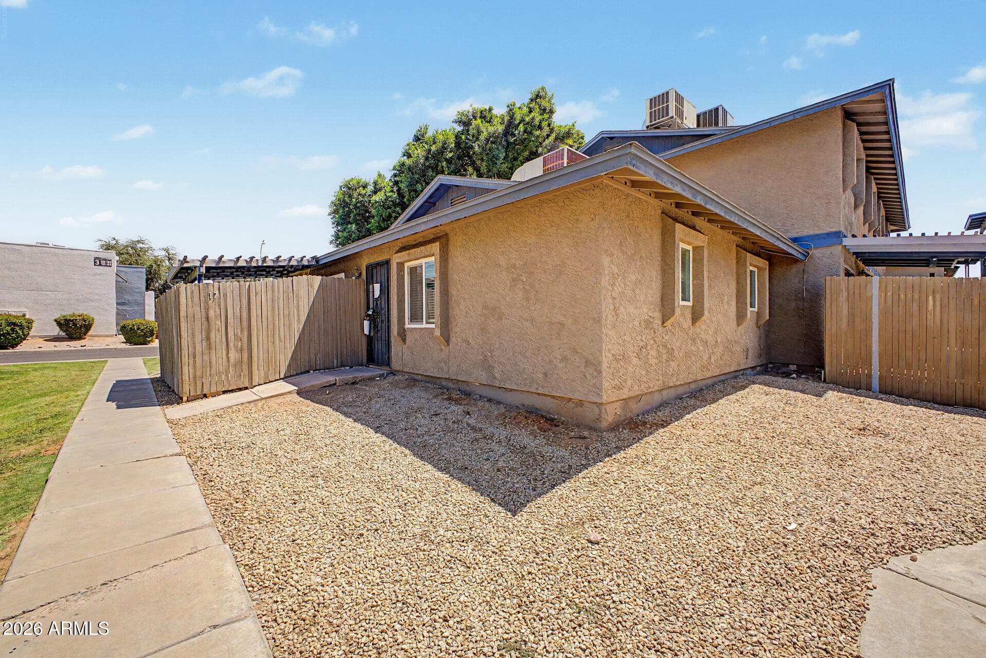 286 W Palomino Dr 17 — photo 1