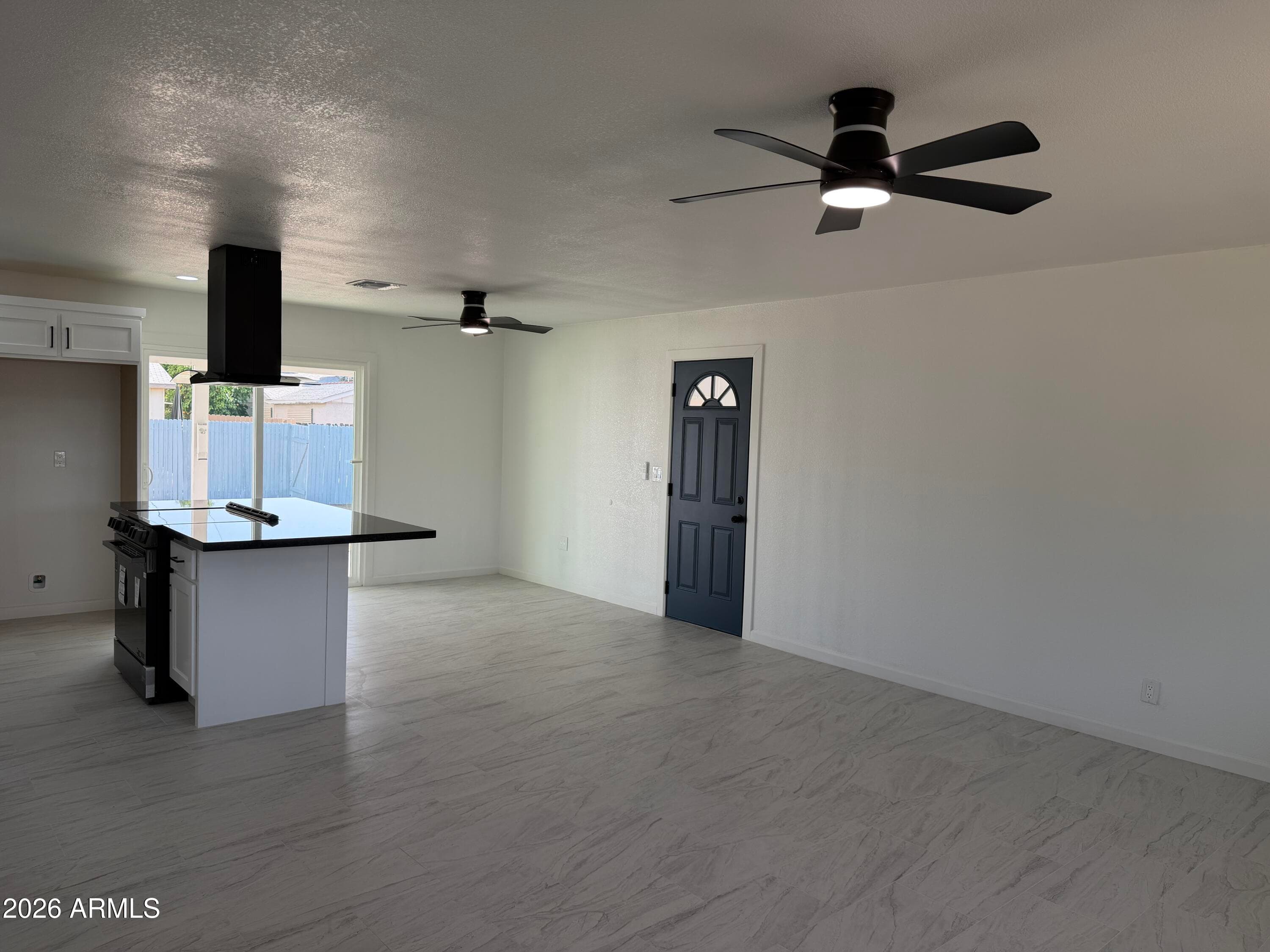 3107 W Corrine Dr — photo 2