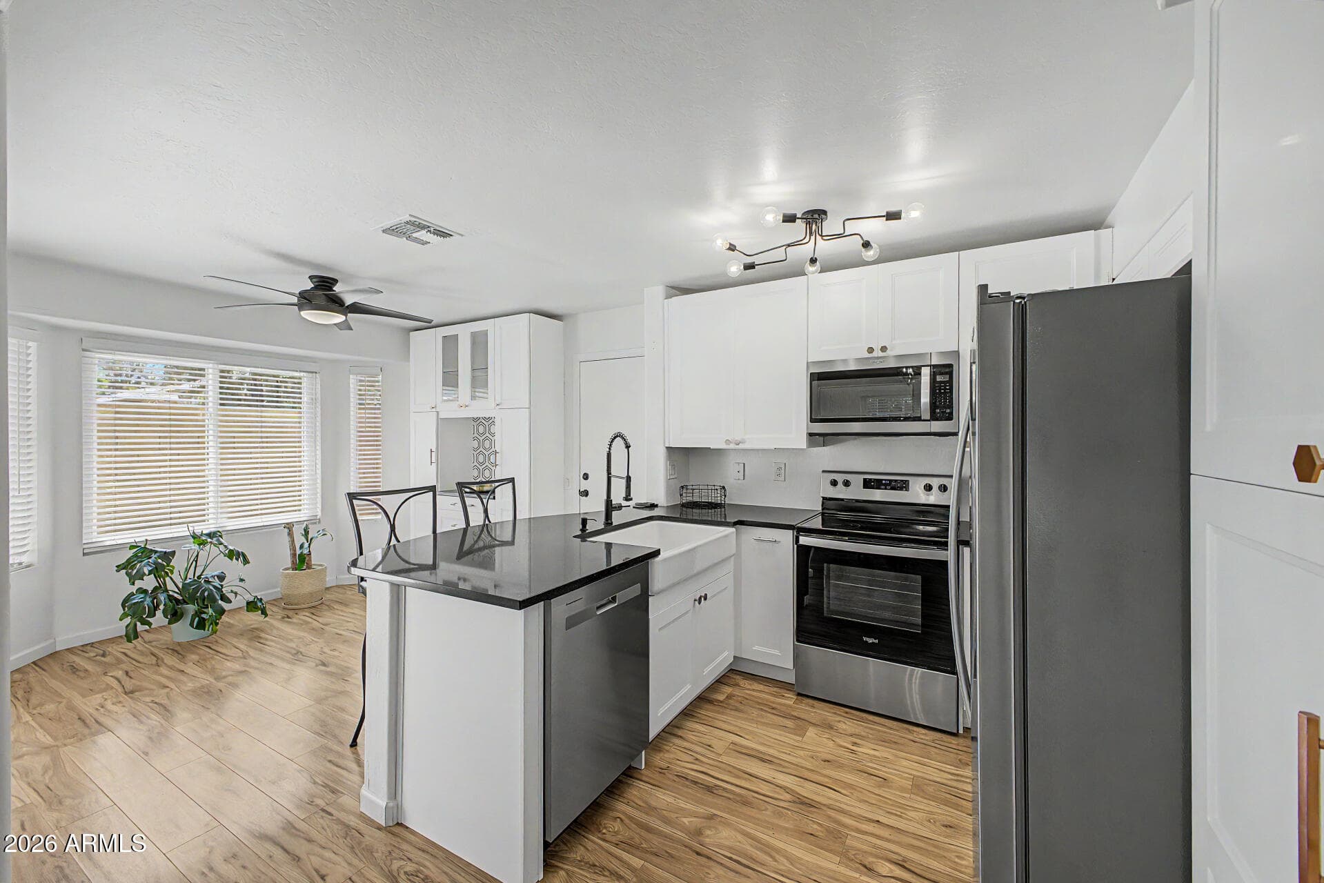 1405 E Gail Dr — photo 2